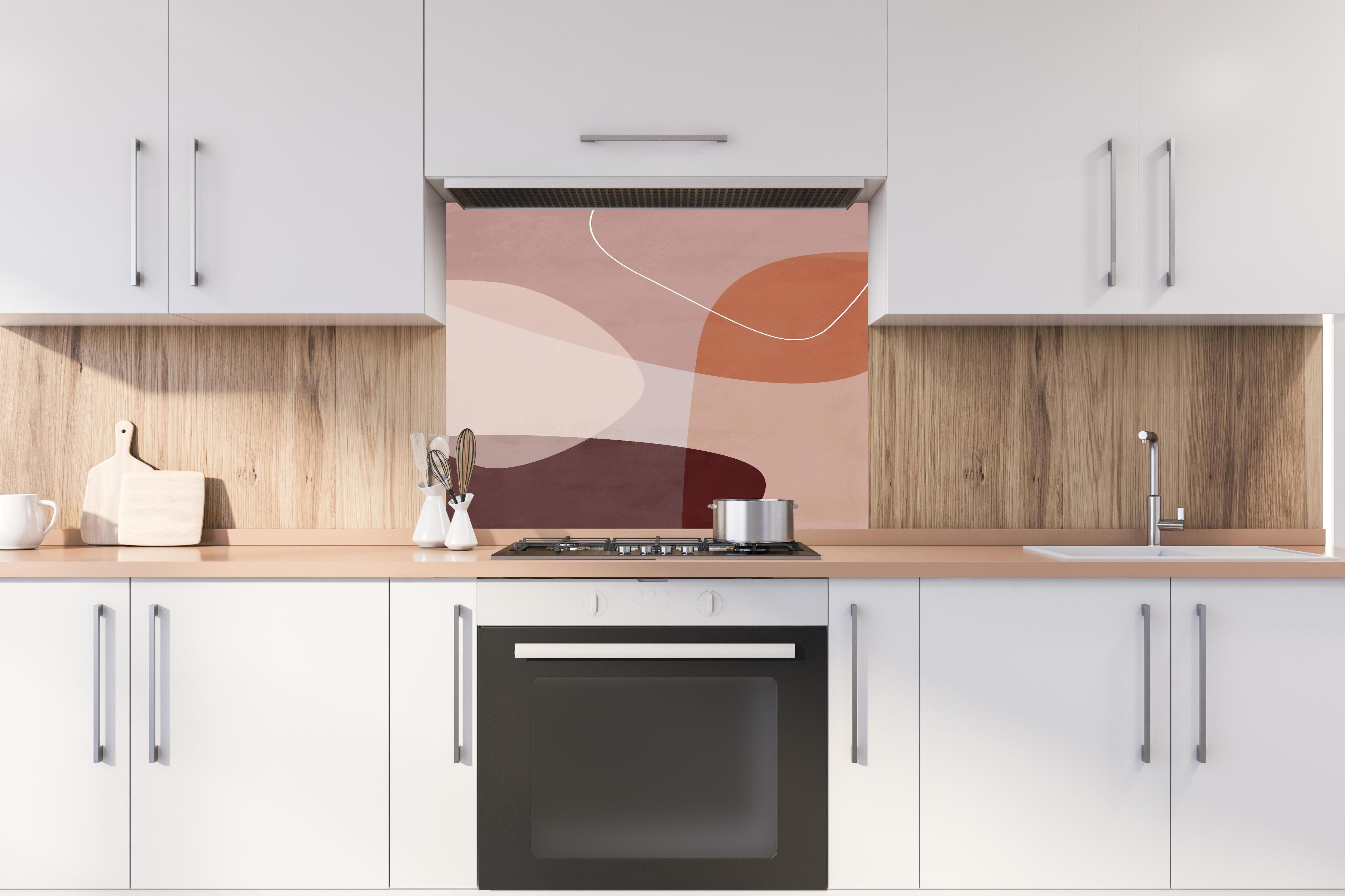 Spritzschutz - Pastellfarbene Organische Formen hinter stilvollem Gasherd unter Dunstabzugshaube