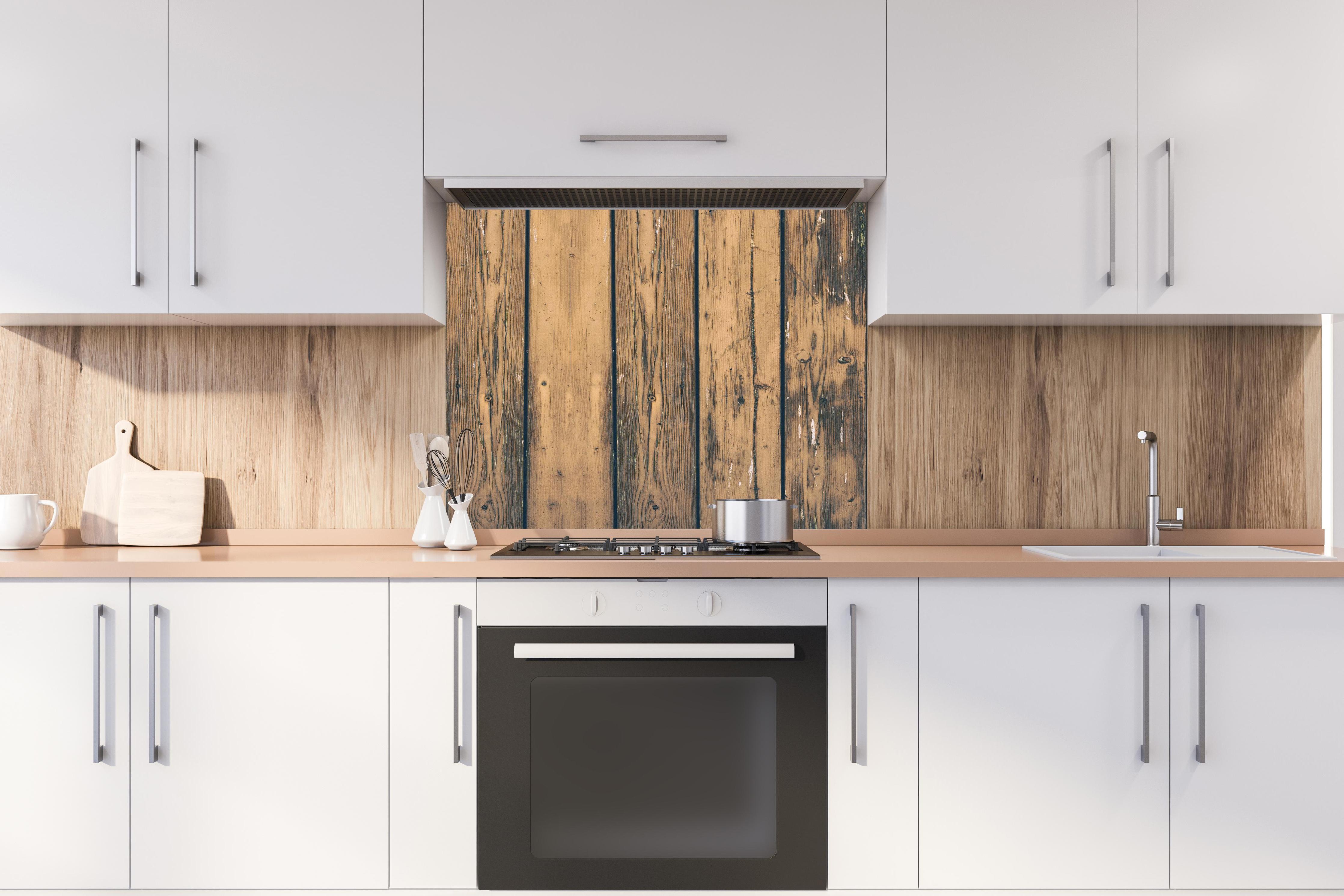 Spritzschutz - Rustikales Holz - Vintage hinter stilvollem Gasherd unter Dunstabzugshaube