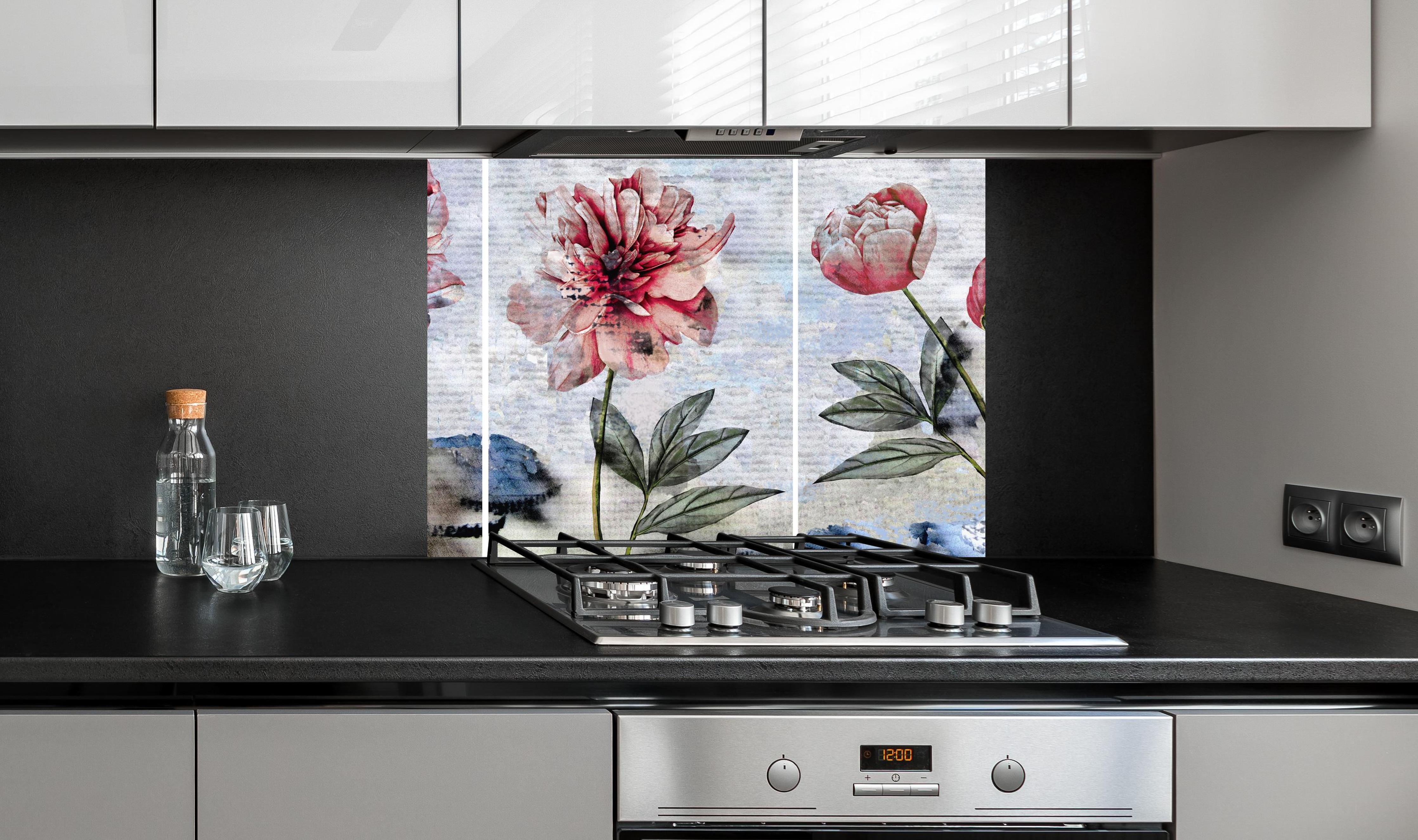 Spritzschutz - Sammlung von rosa Blumen - Ölgemälden an edler Anthrazit-Wand hinter silbernem Gasherd