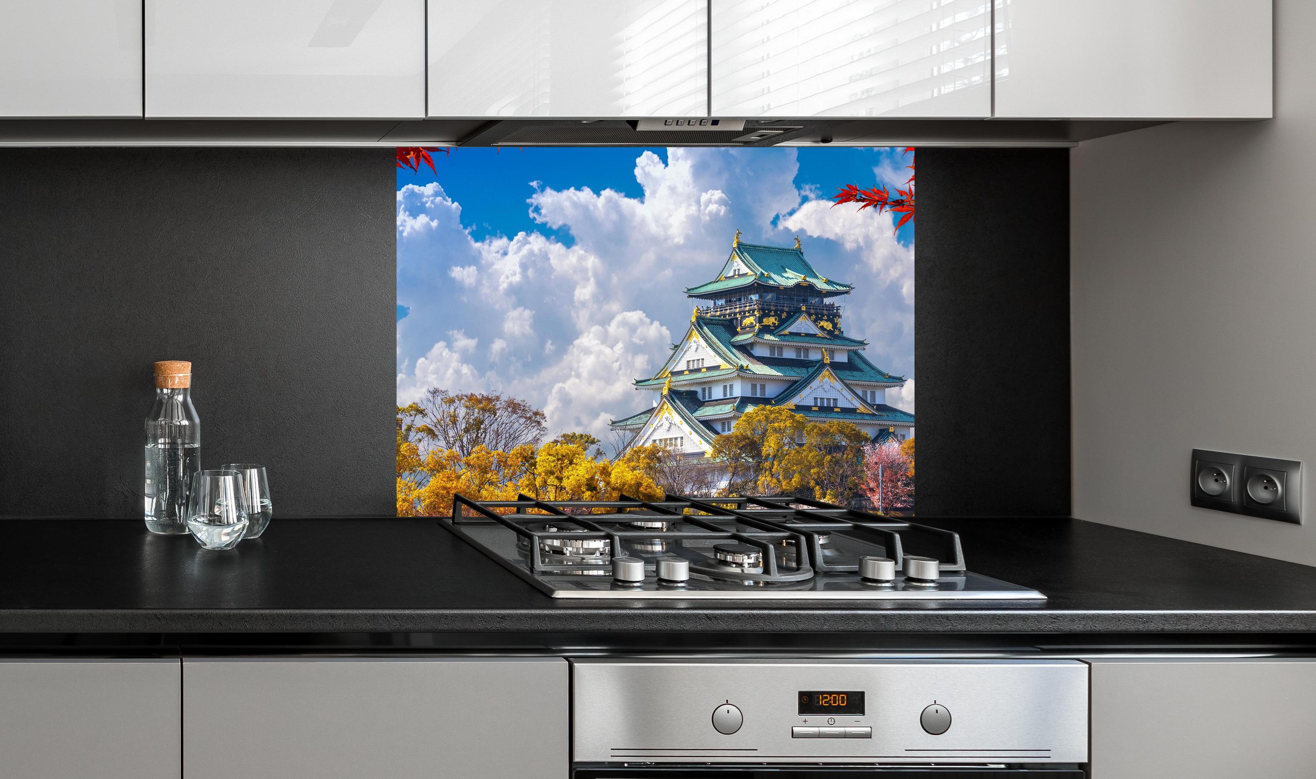 Spritzschutz - Schloss Osaka im Herbst an edler Anthrazit-Wand hinter silbernem Gasherd