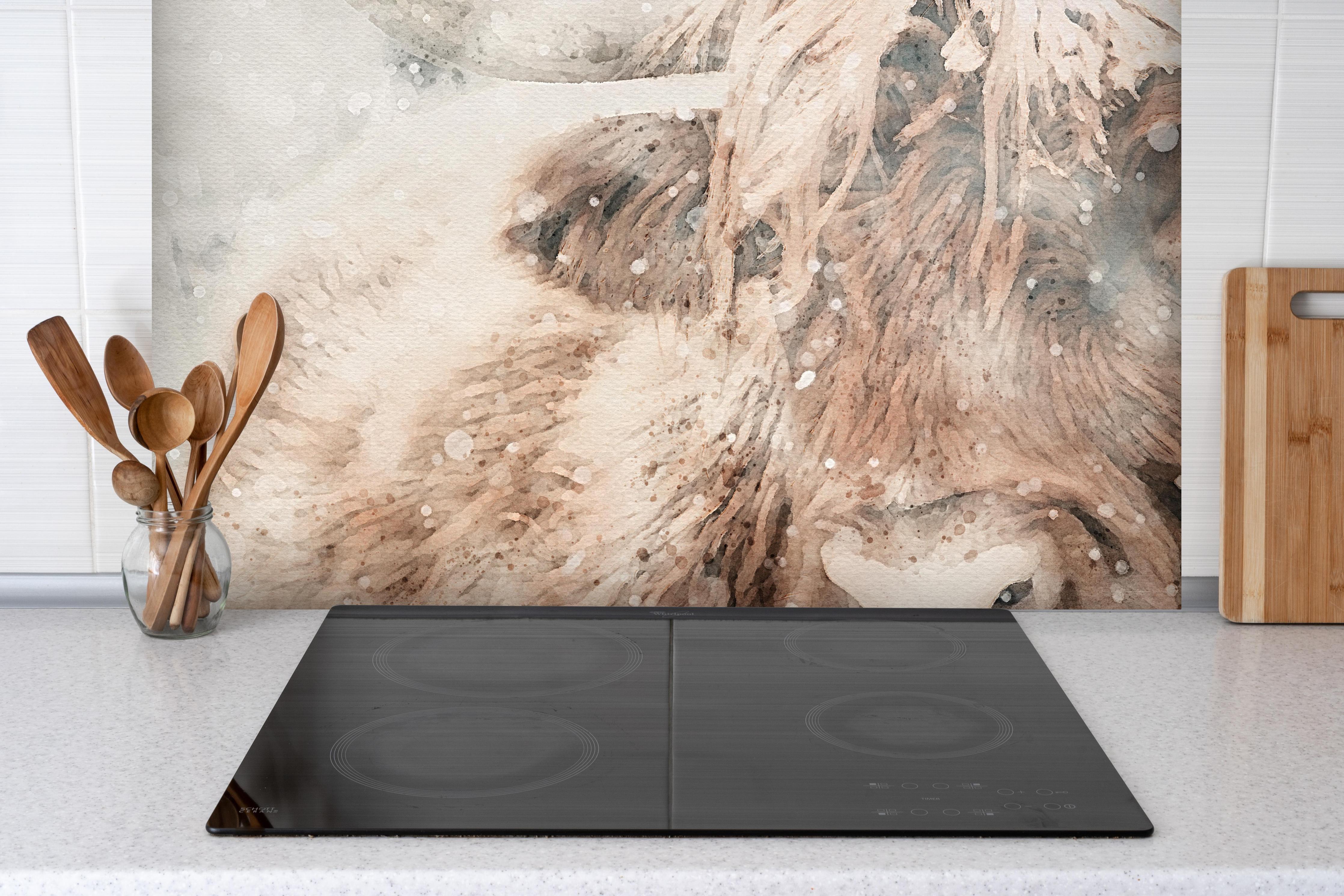 Spritzschutz - Schottisches Hochlandrind bei Schnee hinter einem Cerankochfeld zwischen Holz-Kochutensilien