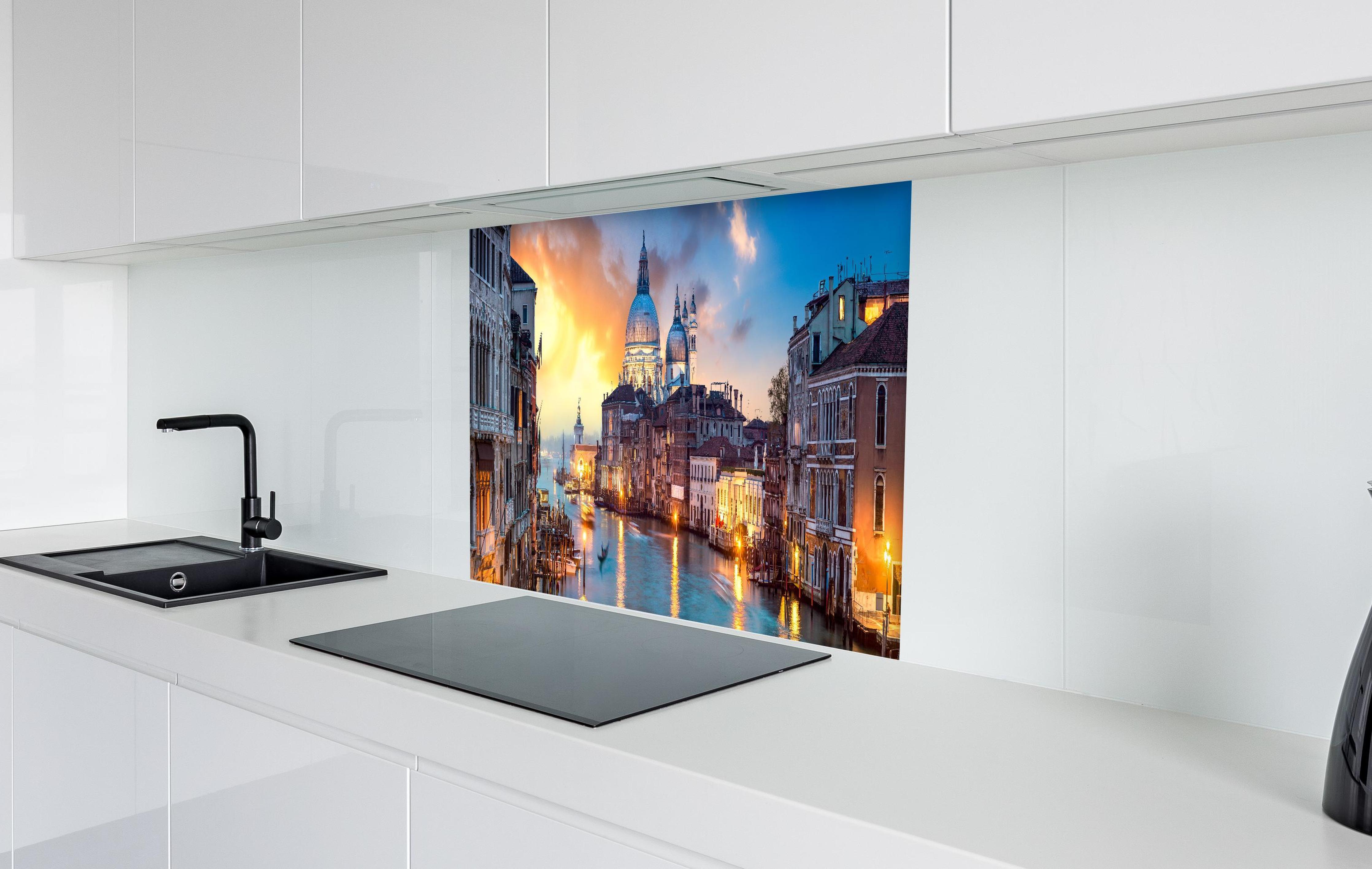 Spritzschutz - Sonnenuntergang am Canal Grande - Venedig 2 in weißer Hochglanz-Küche hinter einem Cerankochfeld