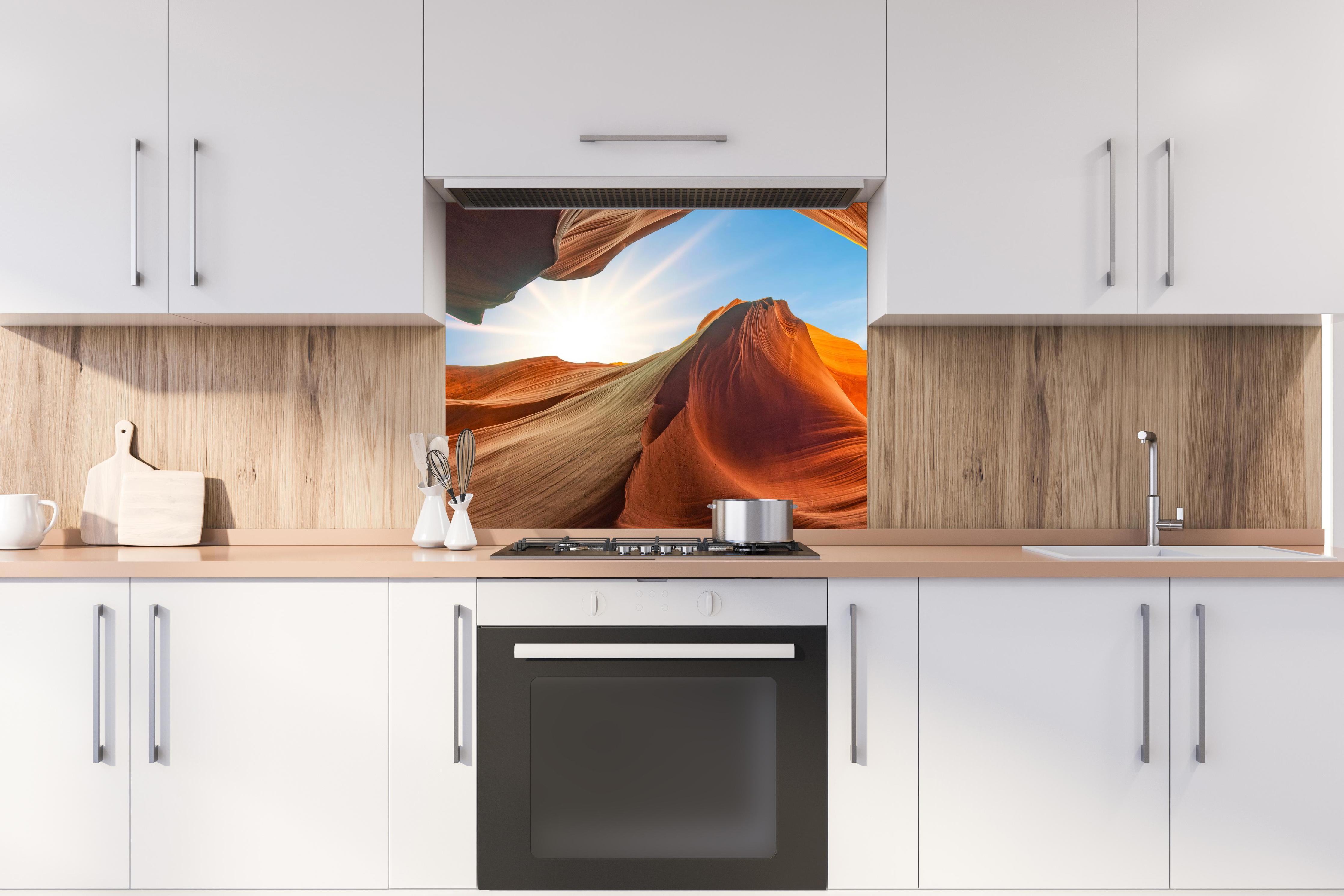 Spritzschutz - Spektakuläre Schlucht in Arizona hinter stilvollem Gasherd unter Dunstabzugshaube