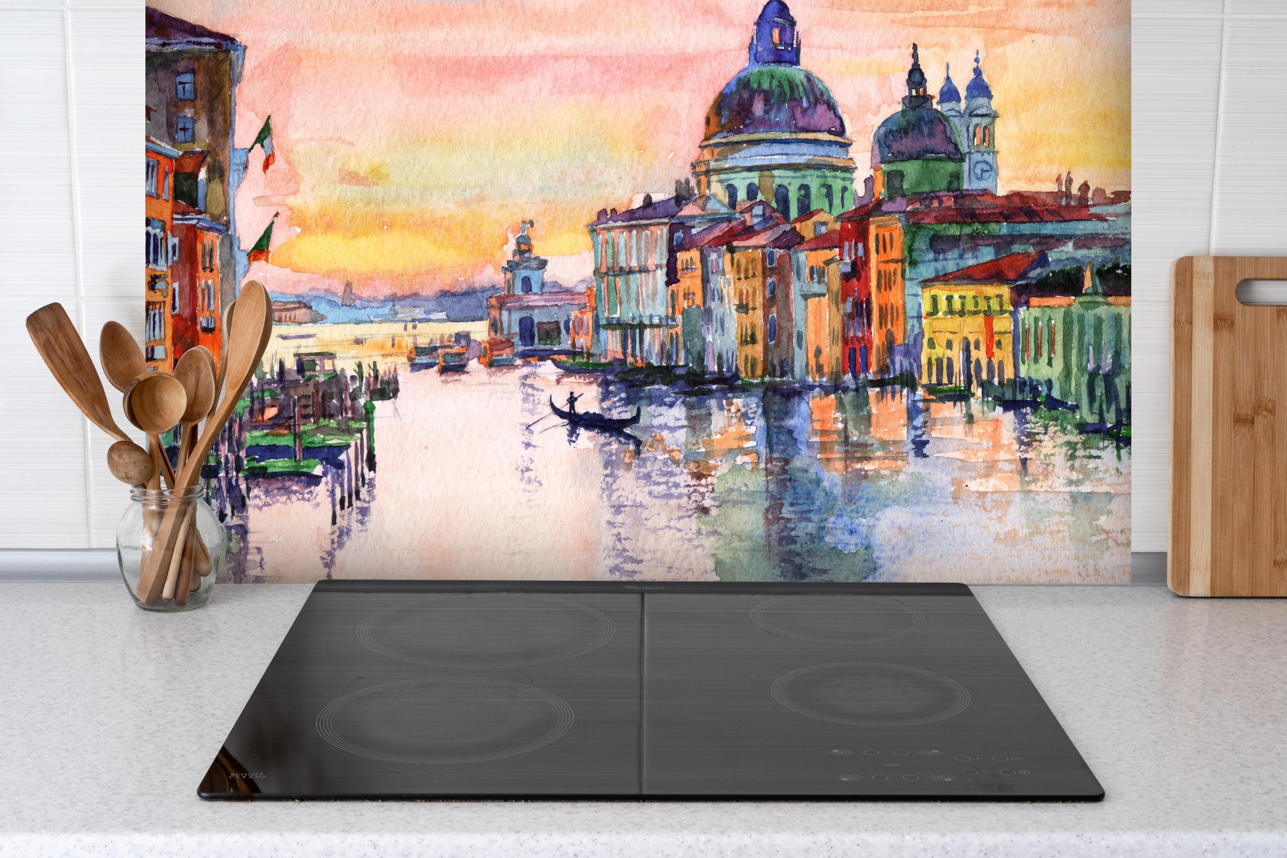 Spritzschutz - Venedig Aquarell hinter einem Cerankochfeld zwischen Holz-Kochutensilien