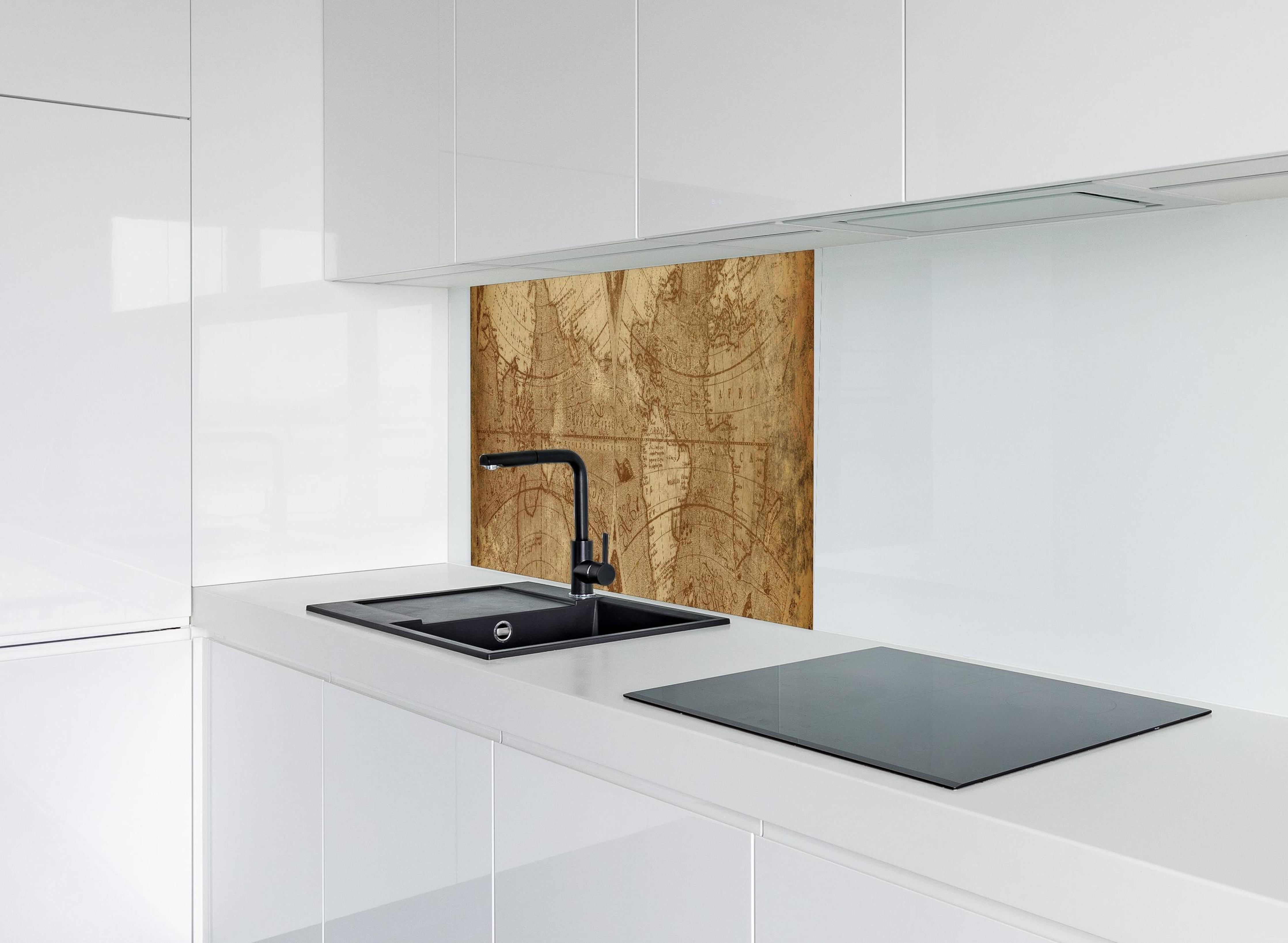 Spritzschutz - Vintage Weltkarte - abstrakt hinter modernem schwarz-matten Spülbecken in weißer Hochglanz-Küche