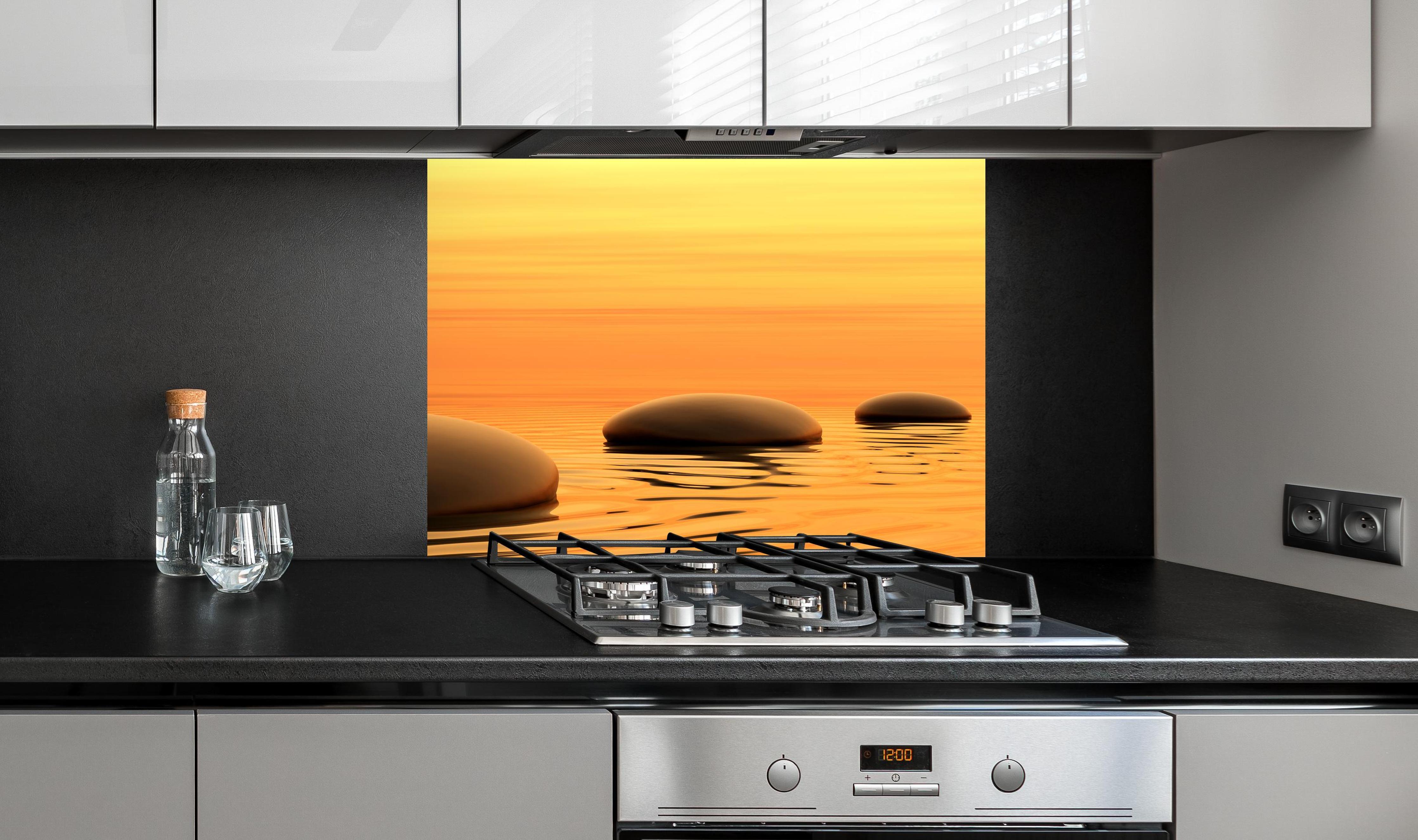 Spritzschutz - Zen-Pfad aus Steinen bei endlosem Sonnenuntergang an edler Anthrazit-Wand hinter silbernem Gasherd