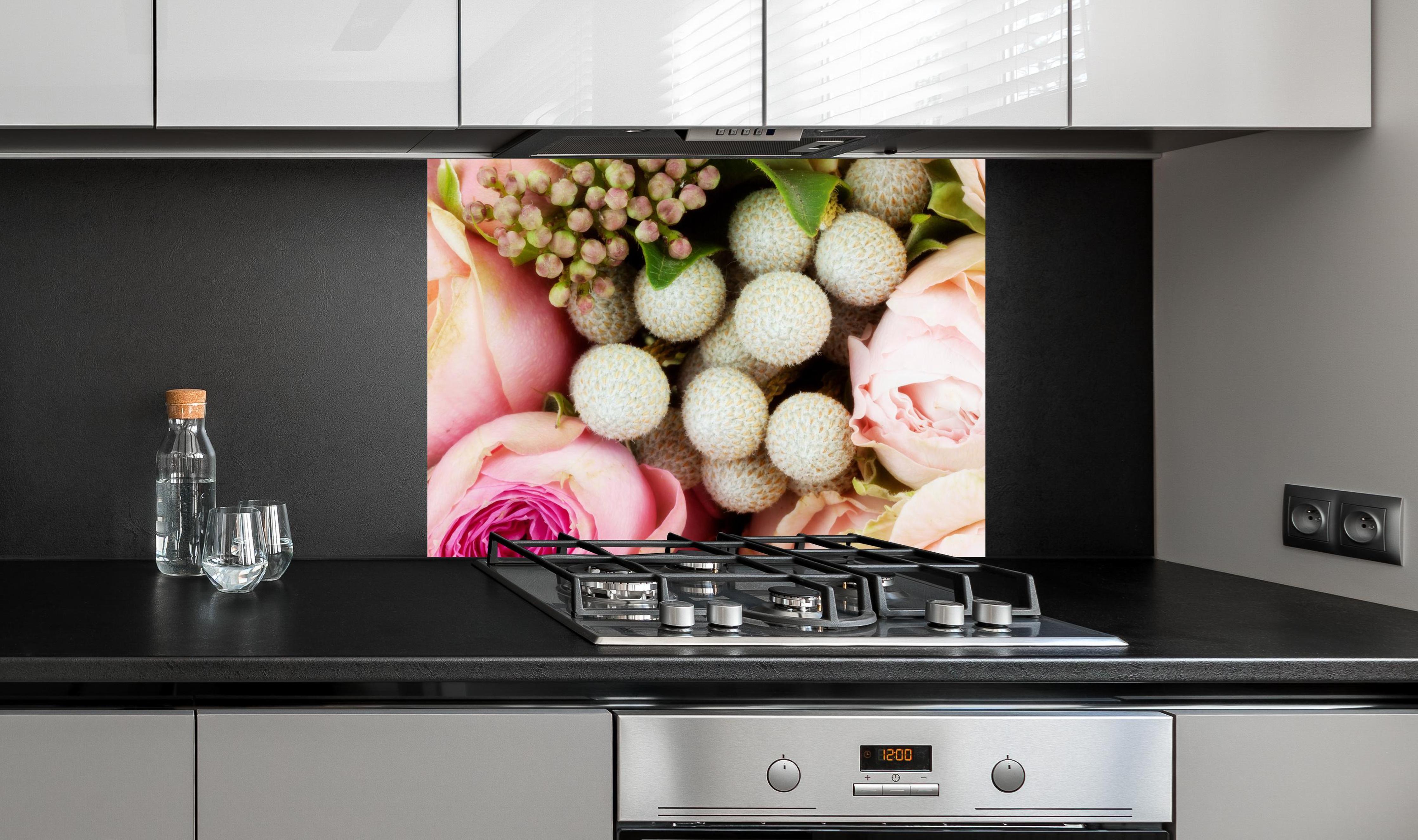 Spritzschutz - bunter sommerlicher Blumenstrauß an edler Anthrazit-Wand hinter silbernem Gasherd