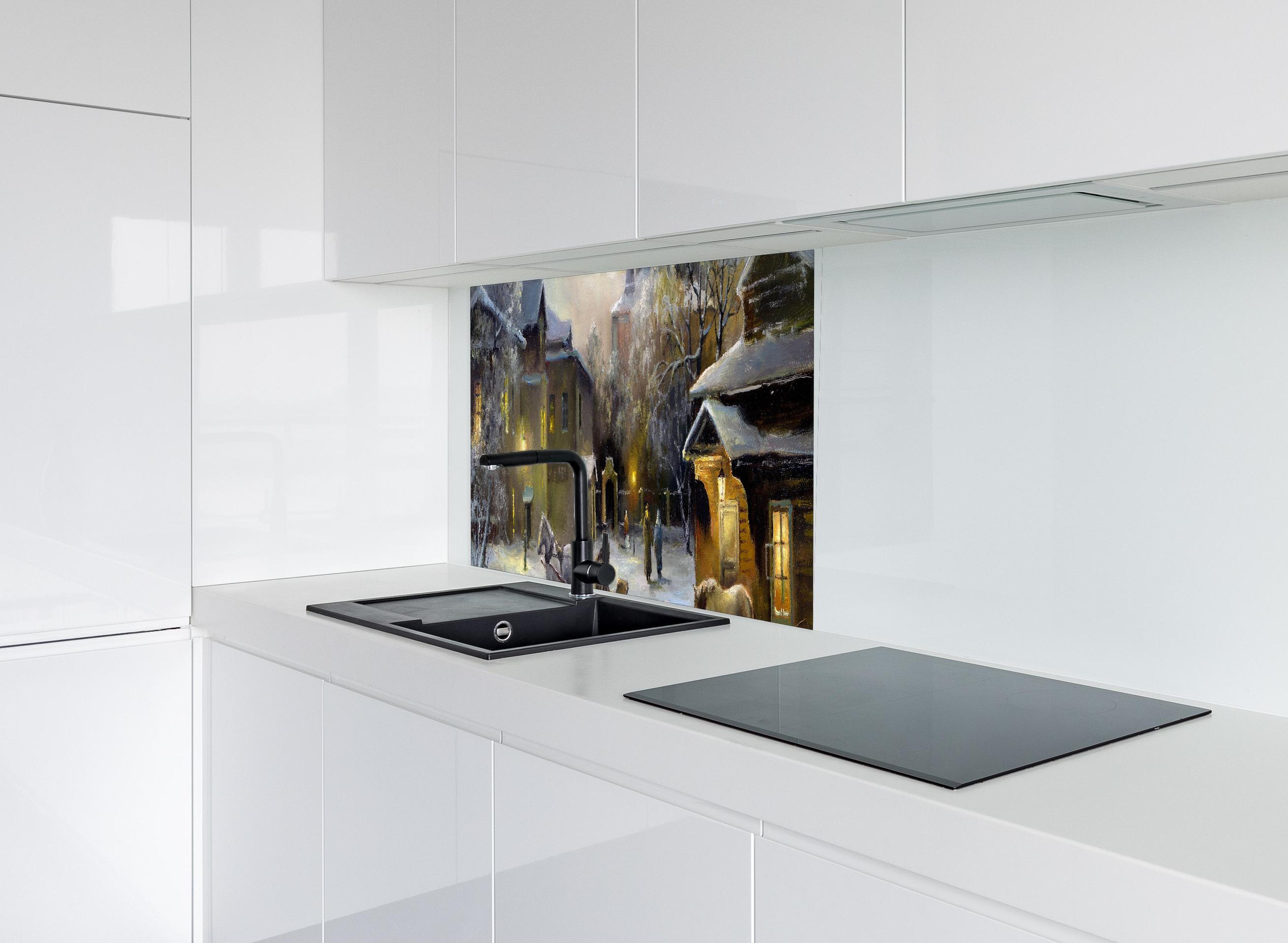 Spritzschutz - ländliches Dorf im Winter hinter modernem schwarz-matten Spülbecken in weißer Hochglanz-Küche