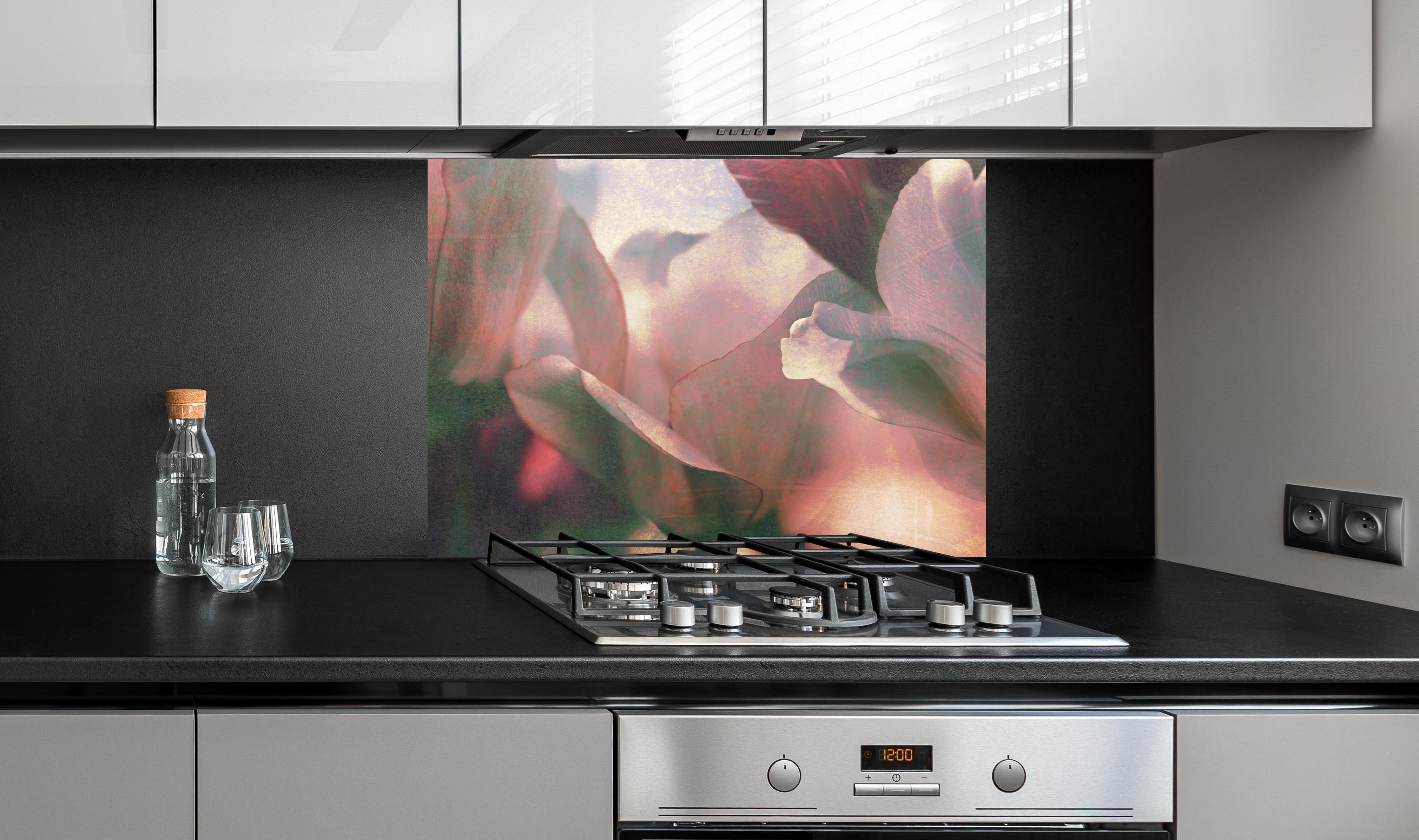 Spritzschutz - nostalgische Tulpen an edler Anthrazit-Wand hinter silbernem Gasherd