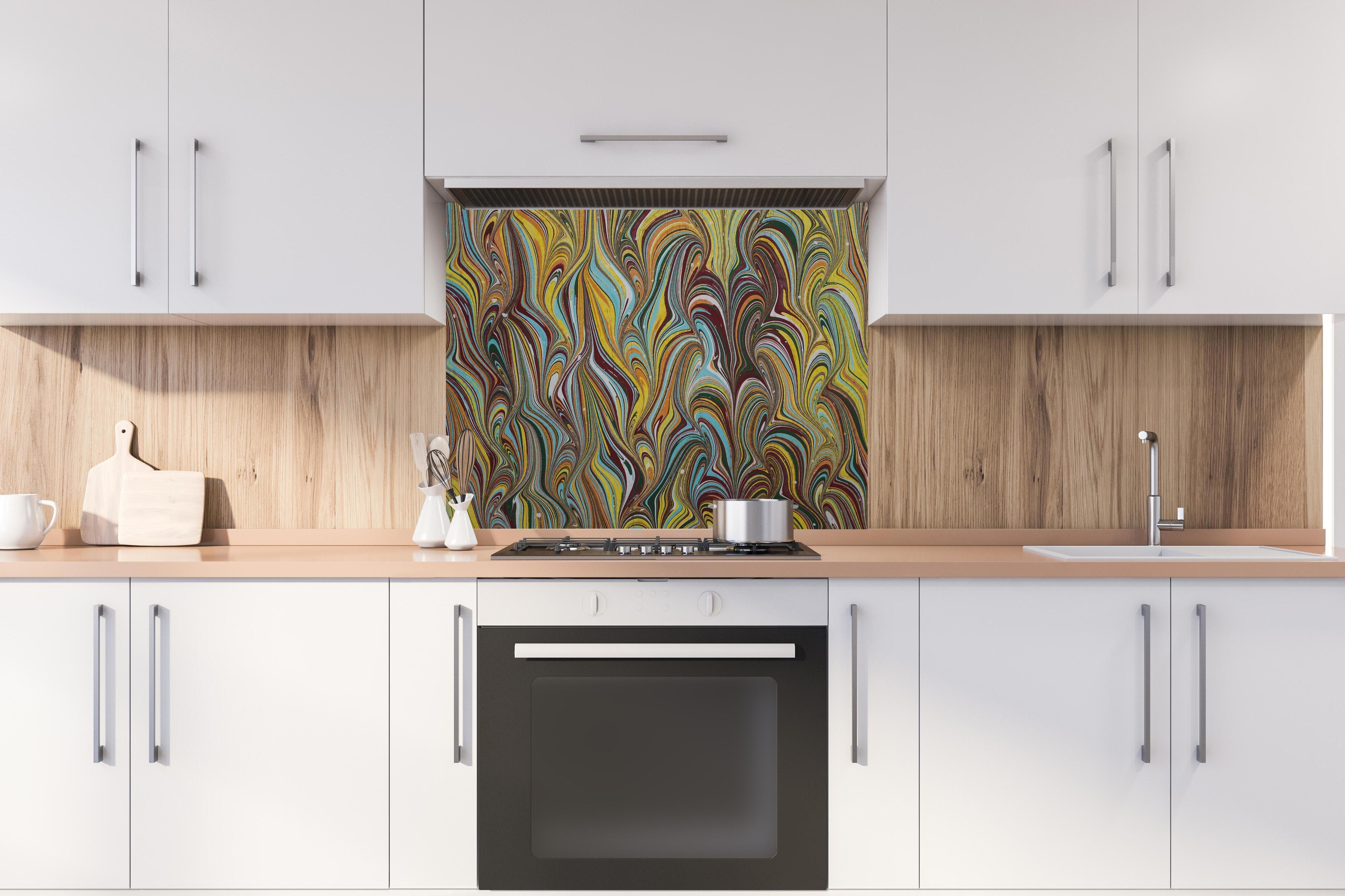 Spritzschutz - traditionelles türkisches Ebru - Papier hinter stilvollem Gasherd unter Dunstabzugshaube