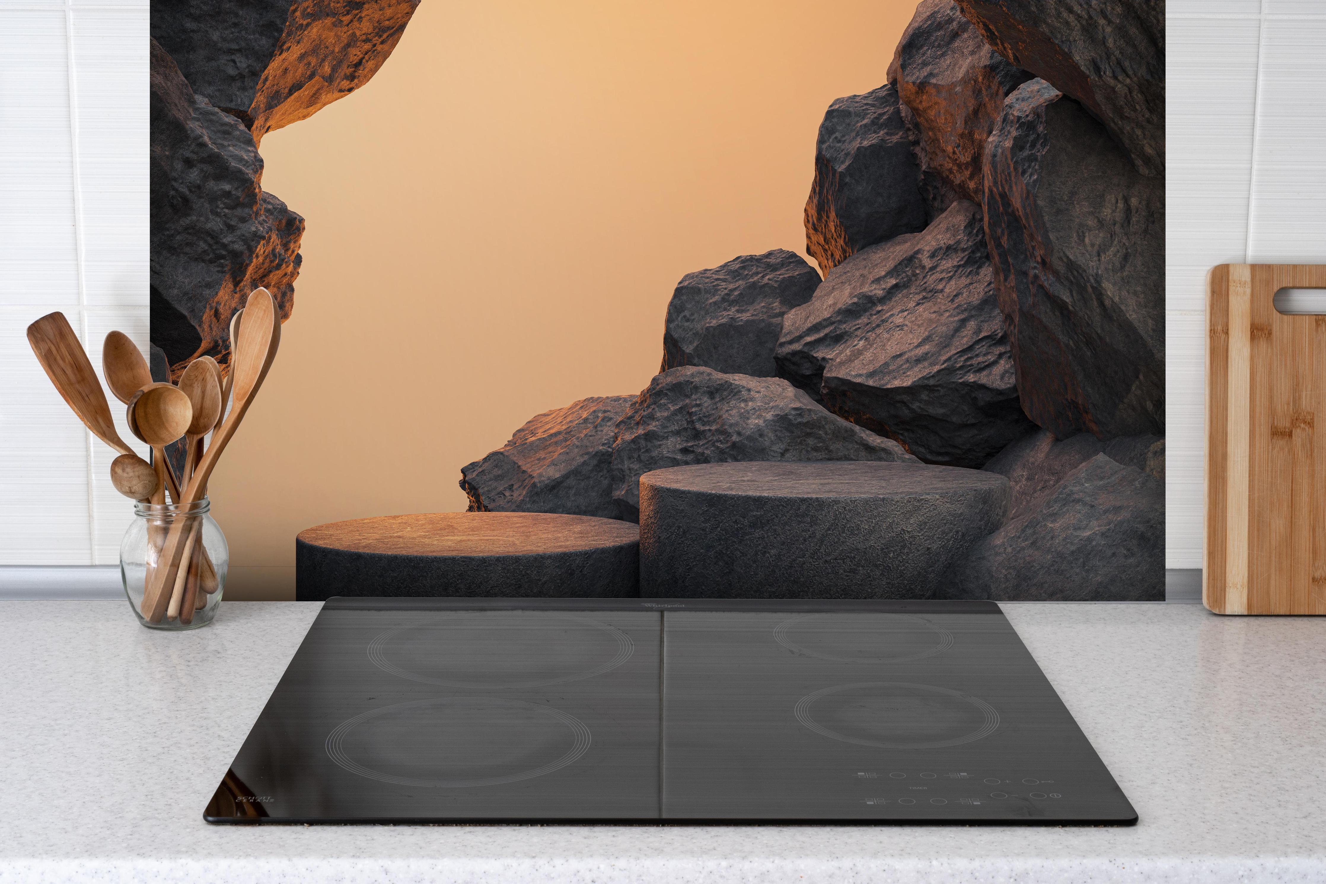 Spritzschutz - Steiniger Hintergrund - Grau hinter einem Cerankochfeld zwischen Holz-Kochutensilien