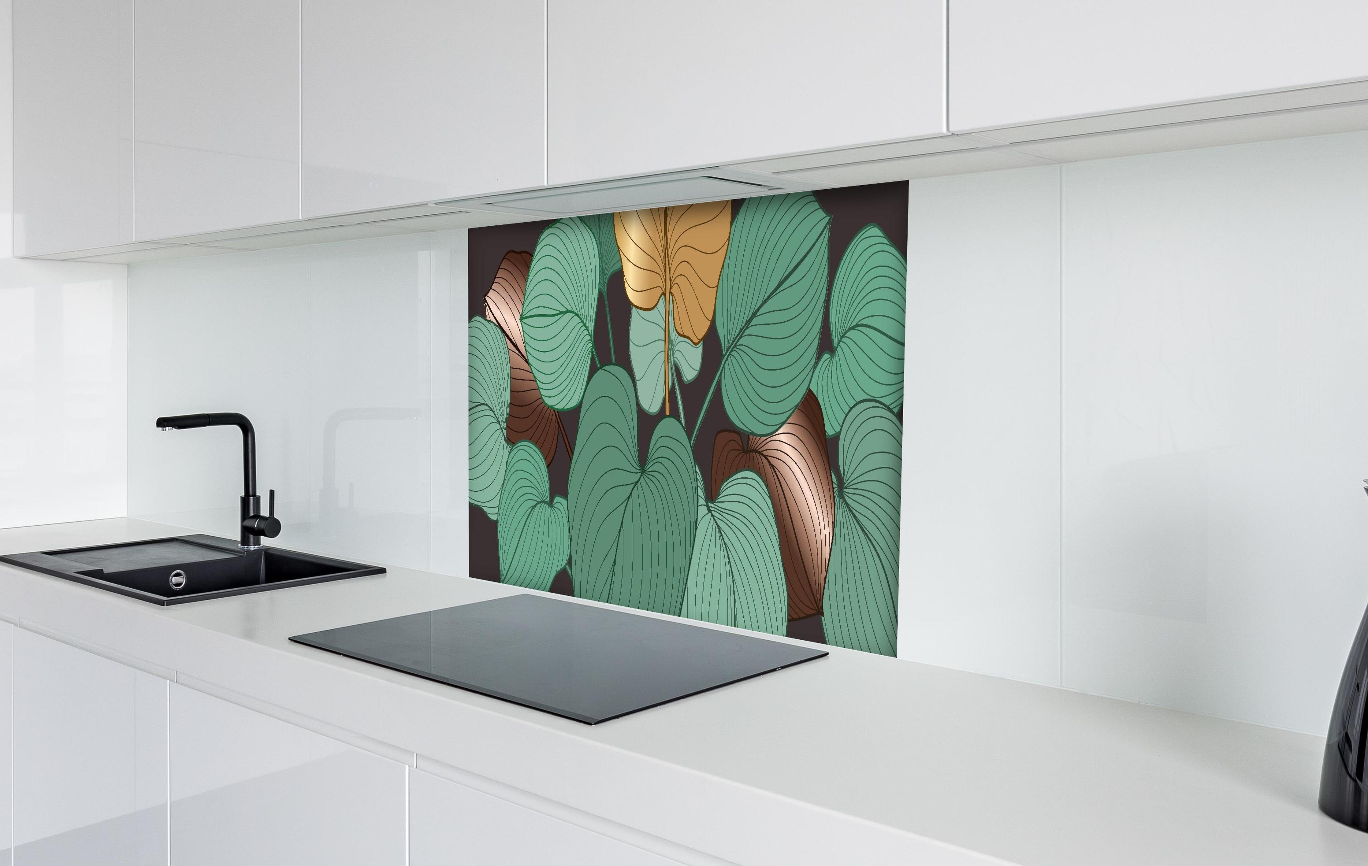Spritzschutz - Stilisierte Blätter Kunst Illustration hinter einem Cerankochfeld zwischen Holz-Kochutensilien