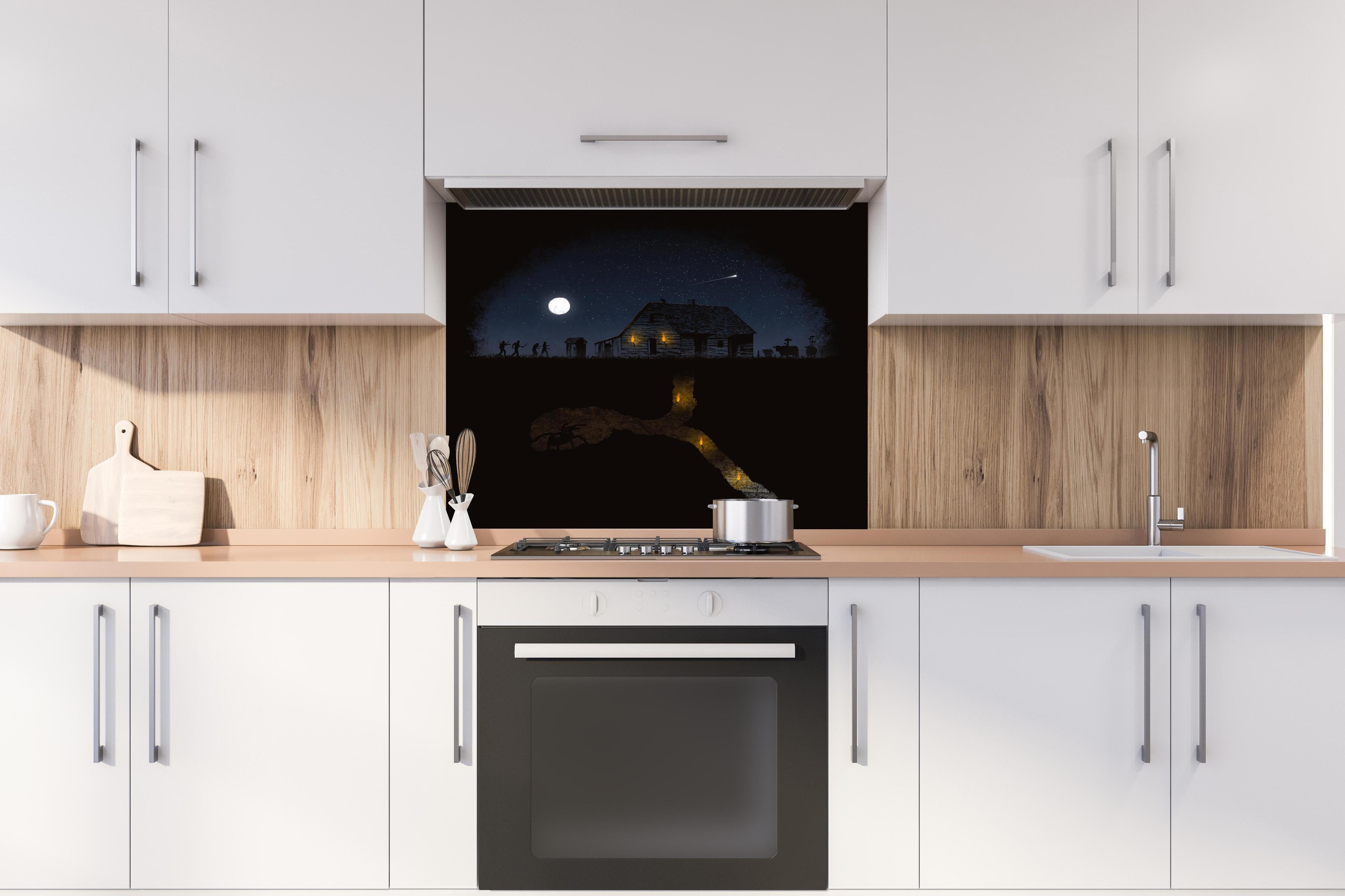 Spritzschutz - Surreale Nacht mit Sternenhimmel und Mond hinter einem Cerankochfeld zwischen Holz-Kochutensilien