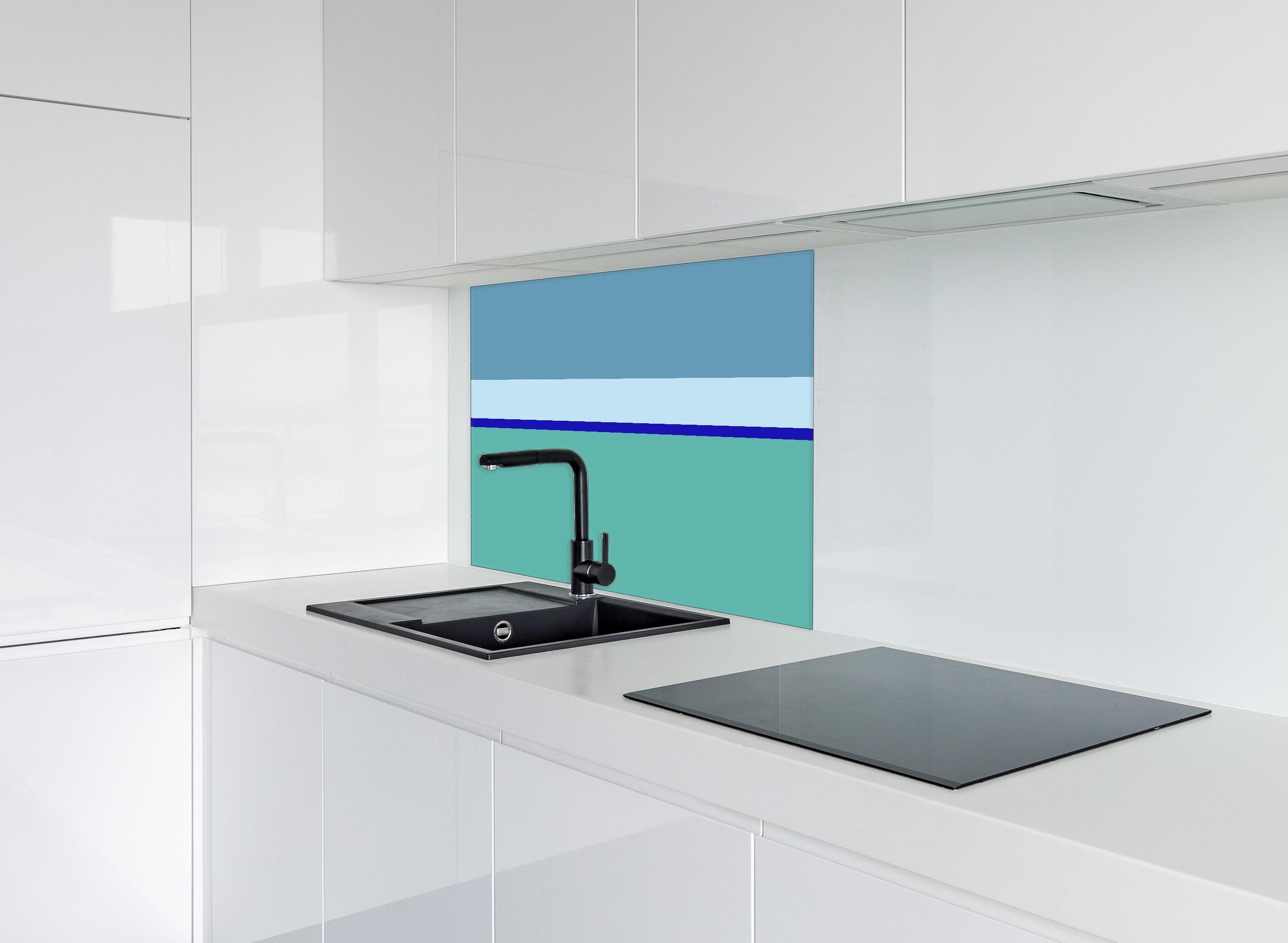 Spritzschutz - The Blues - Horizontal - Ocean hinter einem Cerankochfeld zwischen Holz-Kochutensilien