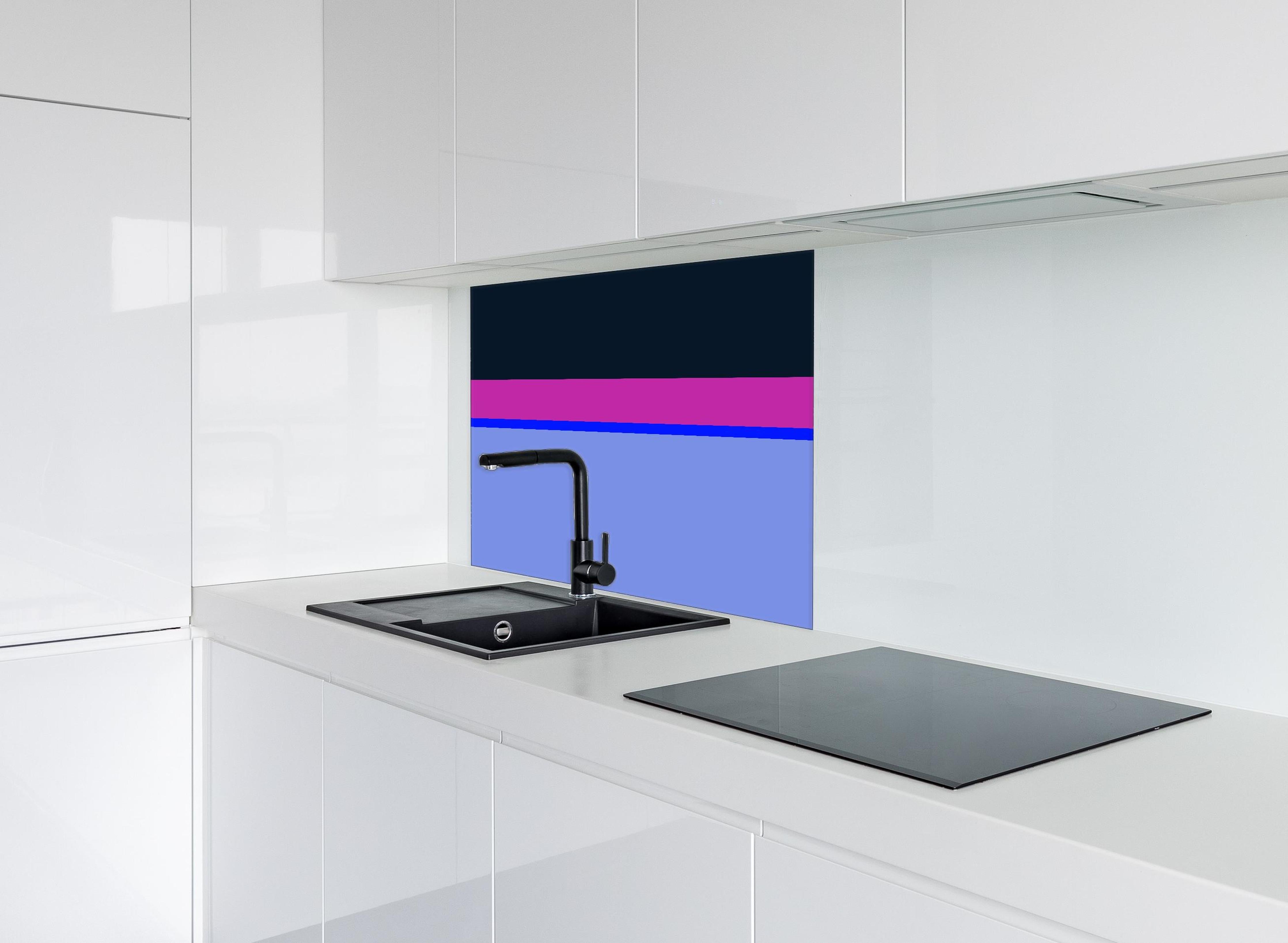 Spritzschutz - The Neons - Horizontal - Luna hinter einem Cerankochfeld zwischen Holz-Kochutensilien