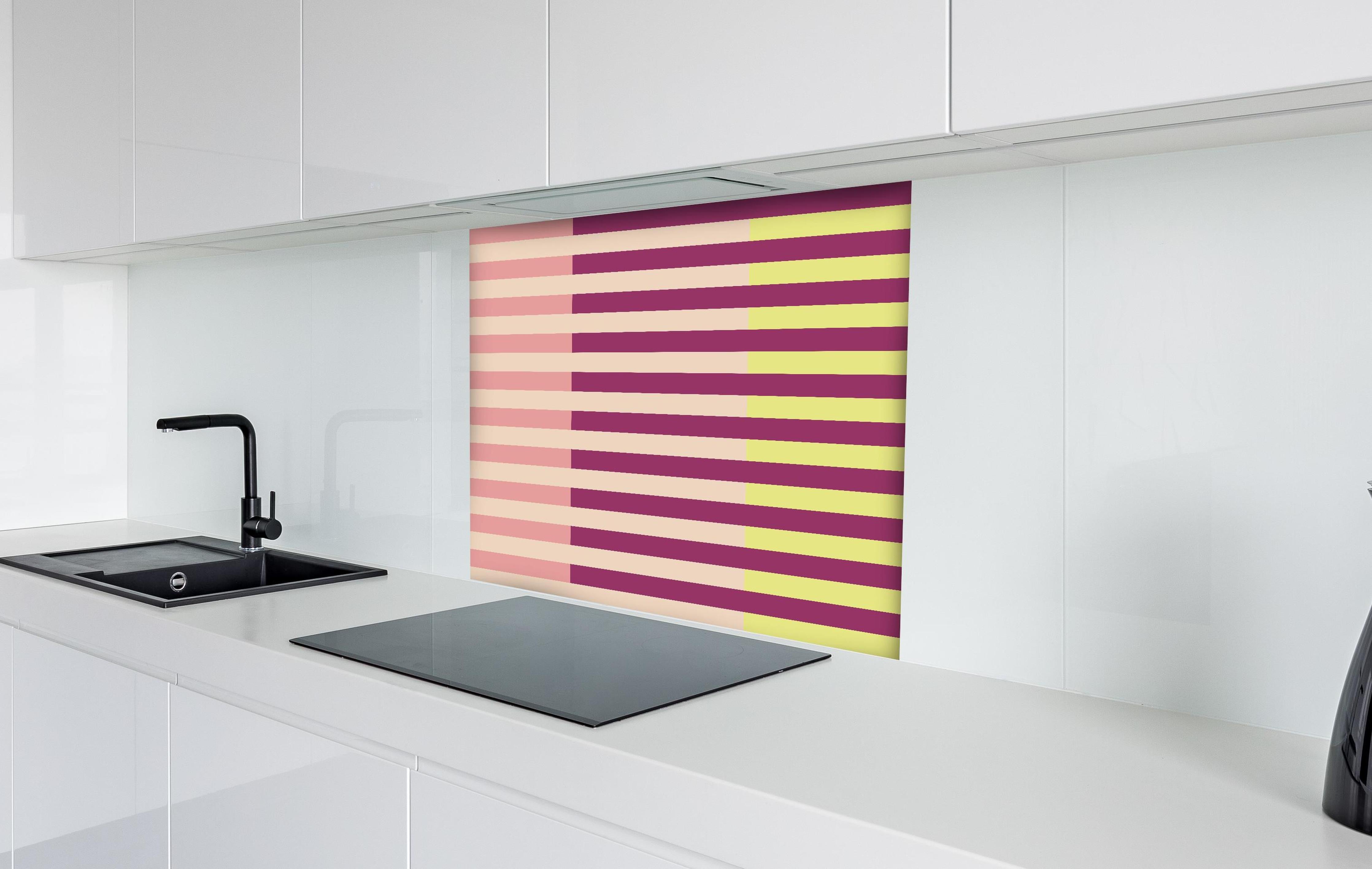 Spritzschutz - The Springs - Multy Stripes - Tulip hinter einem Cerankochfeld zwischen Holz-Kochutensilien