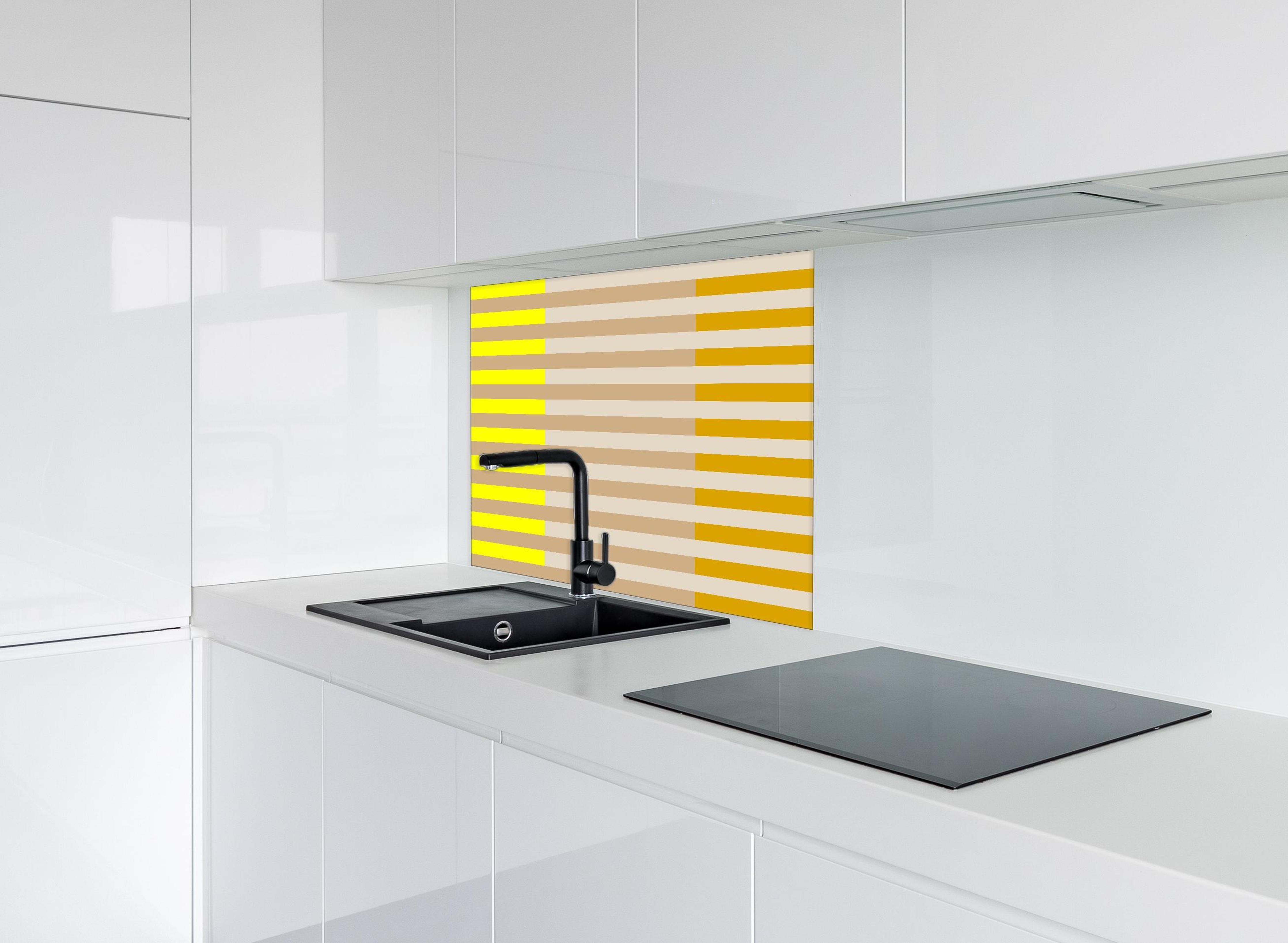 Spritzschutz - The Yellows - Multy Stripes - Buttercup hinter einem Cerankochfeld zwischen Holz-Kochutensilien