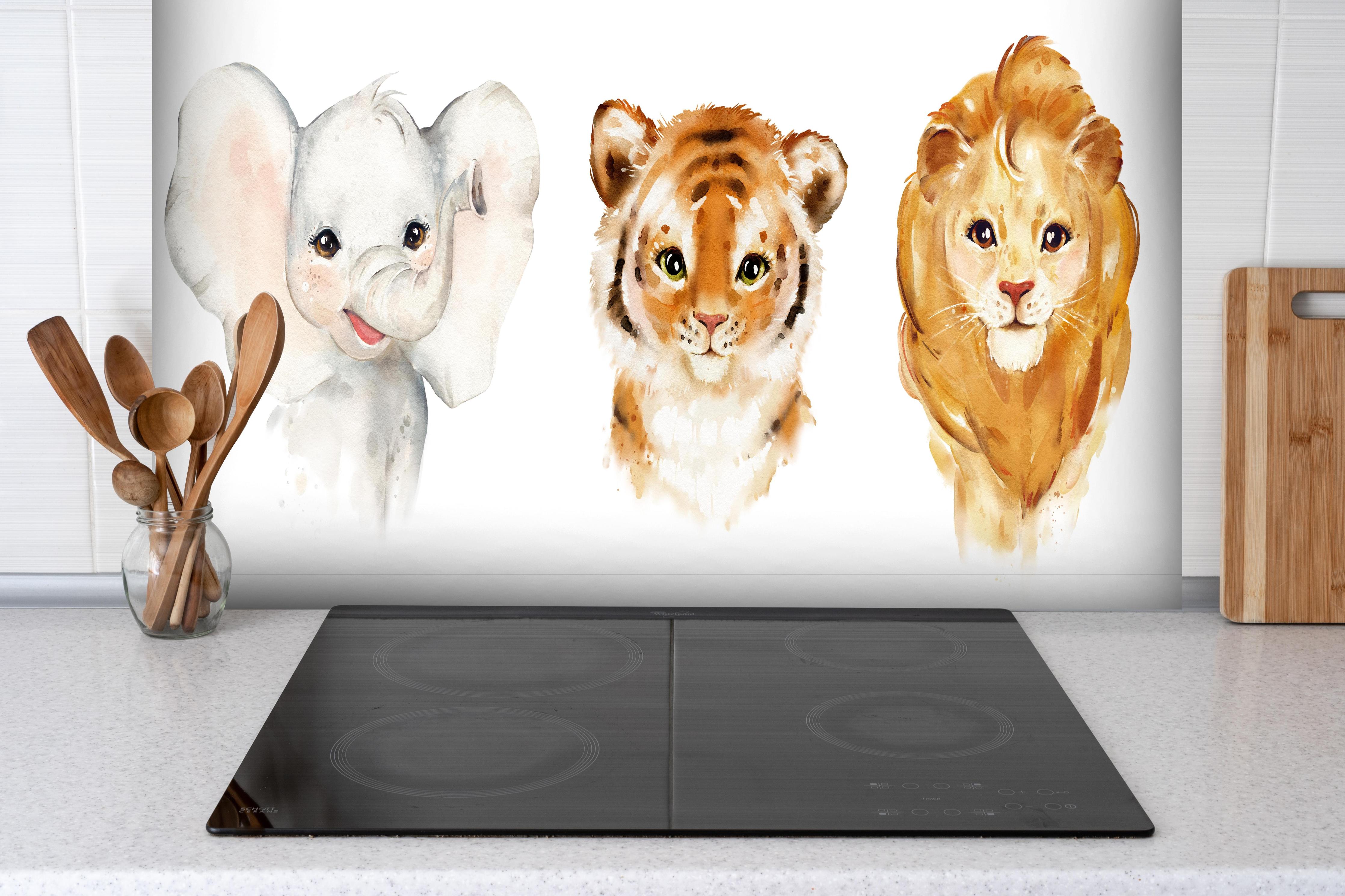 Spritzschutz - Tropische Tiere hinter einem Cerankochfeld zwischen Holz-Kochutensilien