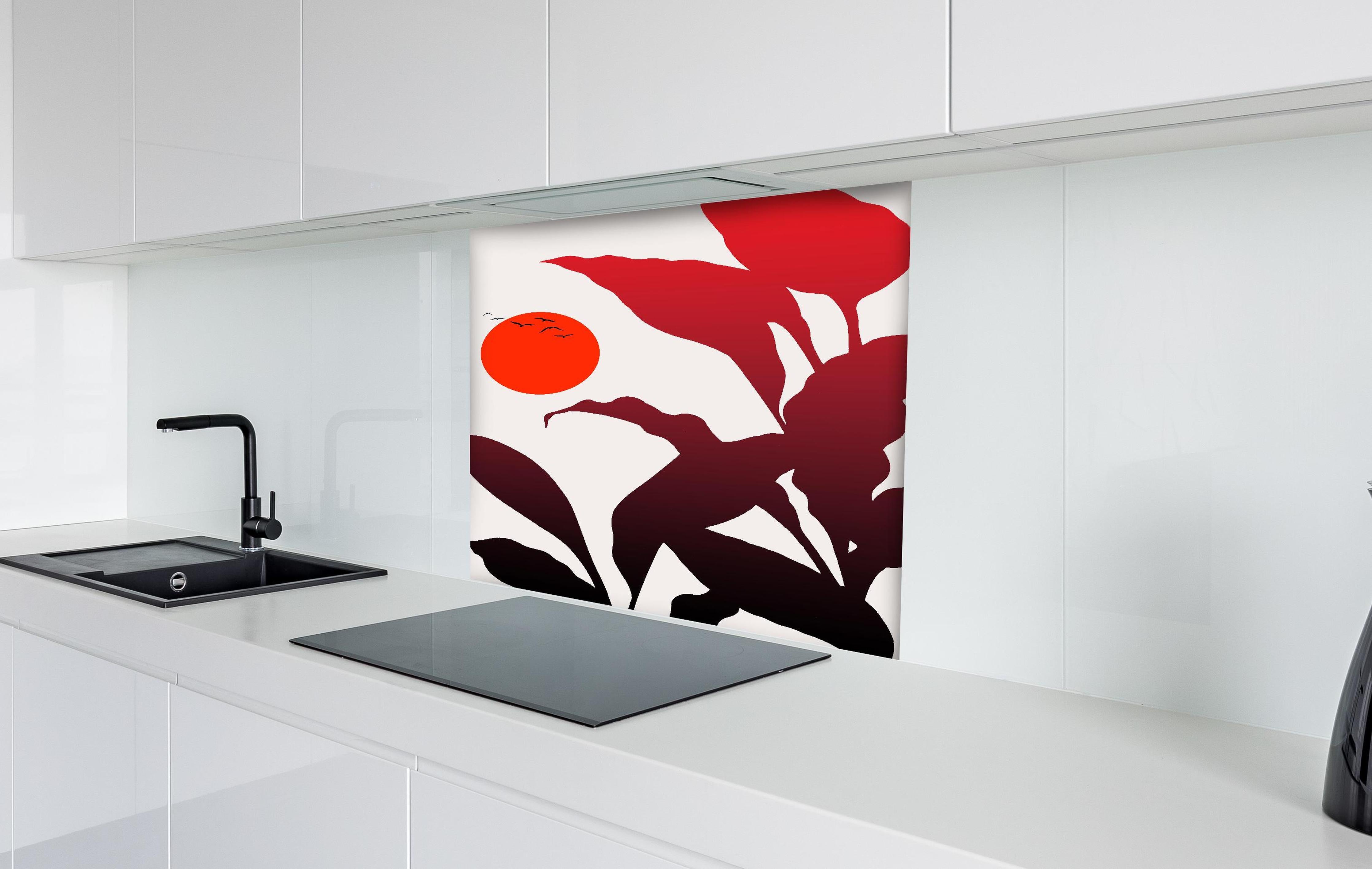 Spritzschutz - Tropischer Sonnenuntergang hinter einem Cerankochfeld zwischen Holz-Kochutensilien