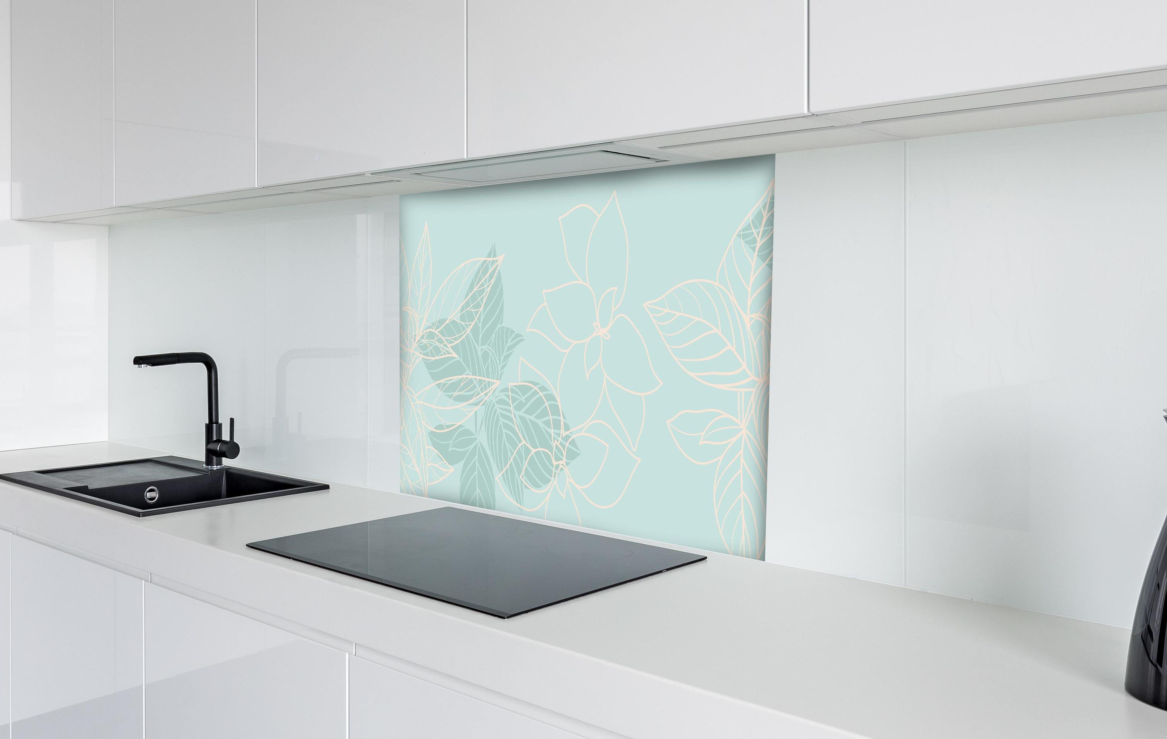 Spritzschutz - Türkise Pflanzen hinter einem Cerankochfeld zwischen Holz-Kochutensilien