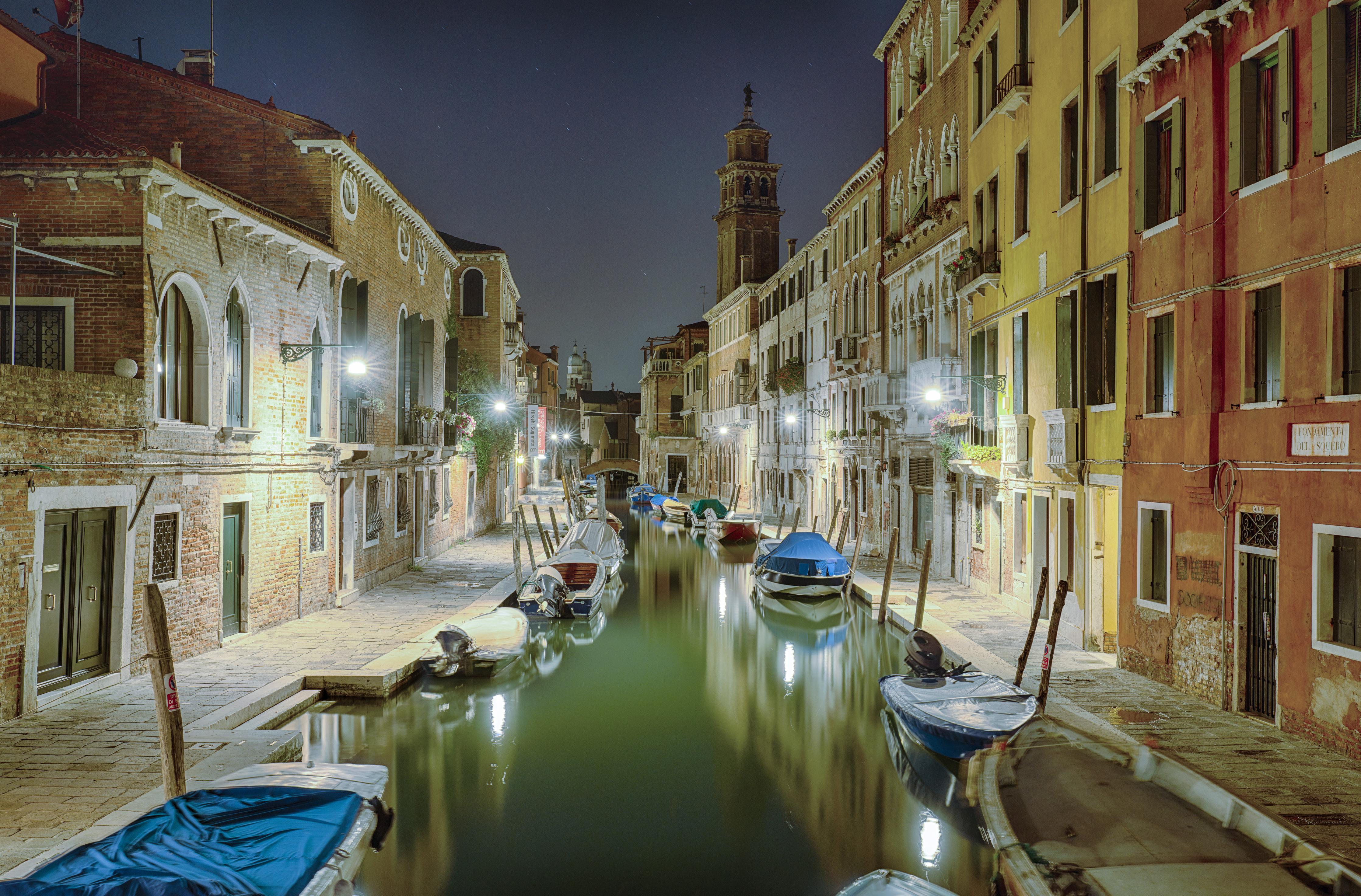 Spritzschutz-Venezia bei Nacht