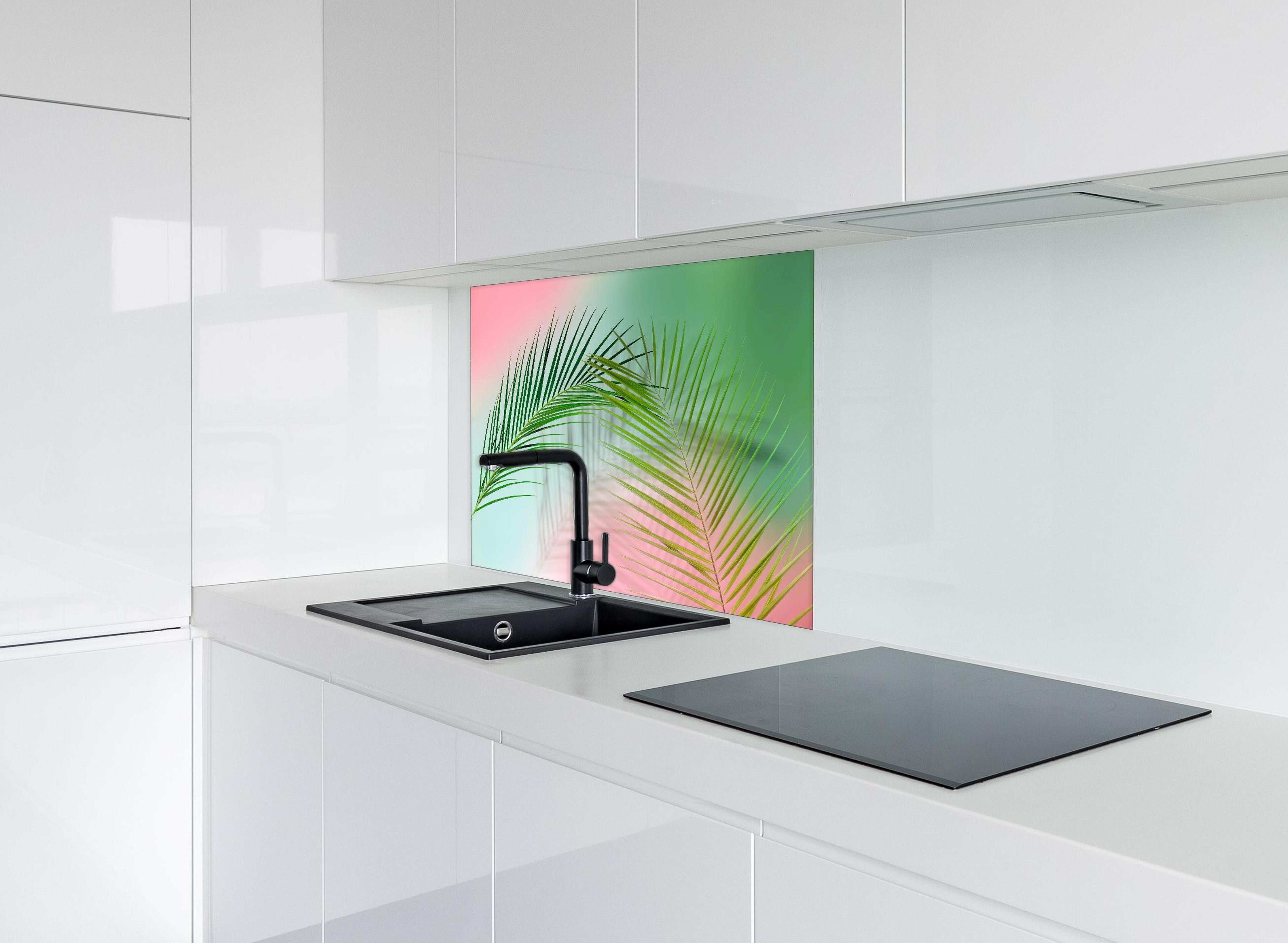 Spritzschutz - Vintage Darstellung von Palmzweigen hinter einem Cerankochfeld zwischen Holz-Kochutensilien