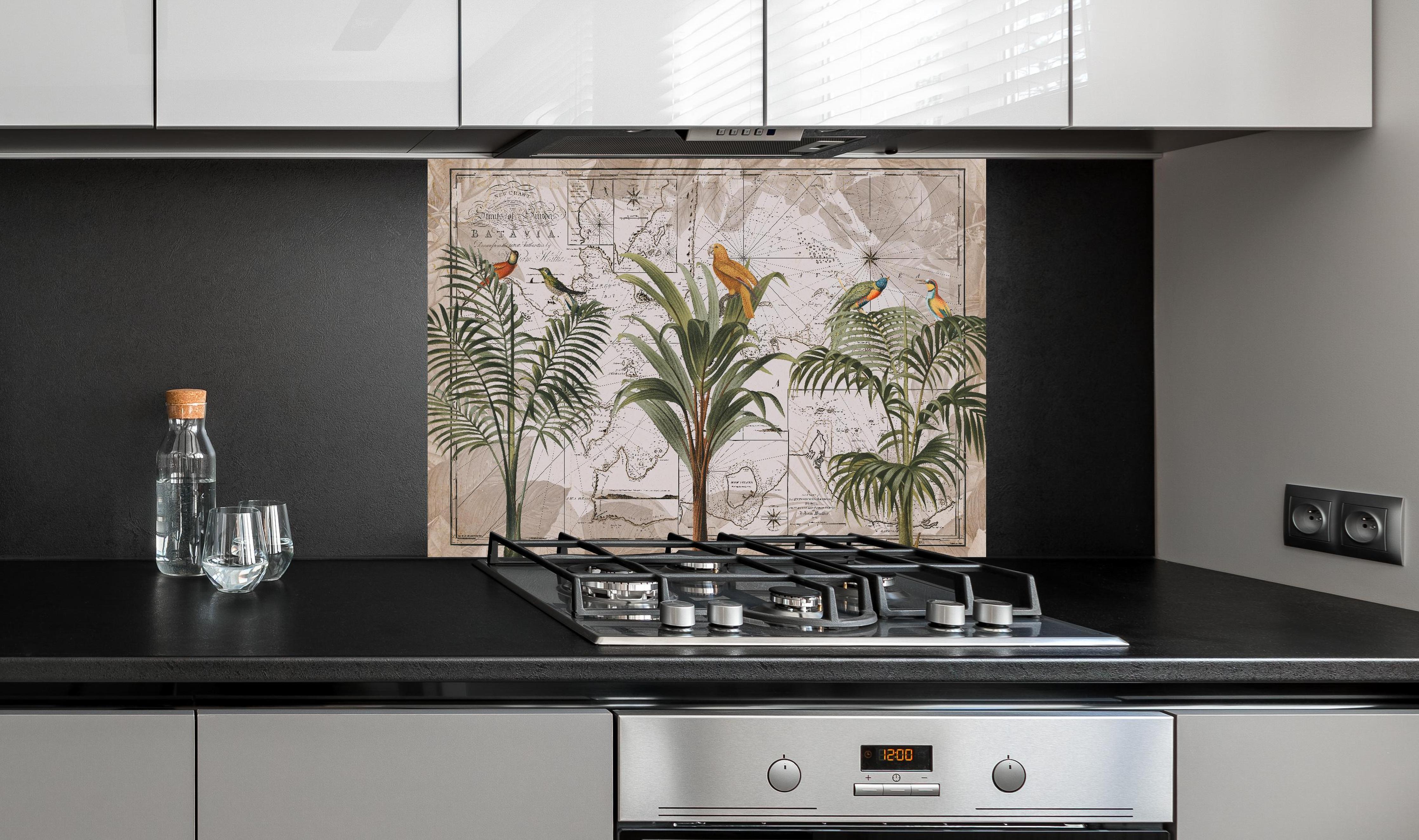 Spritzschutz - Weltkarte - Indonesien hinter einem Cerankochfeld zwischen Holz-Kochutensilien