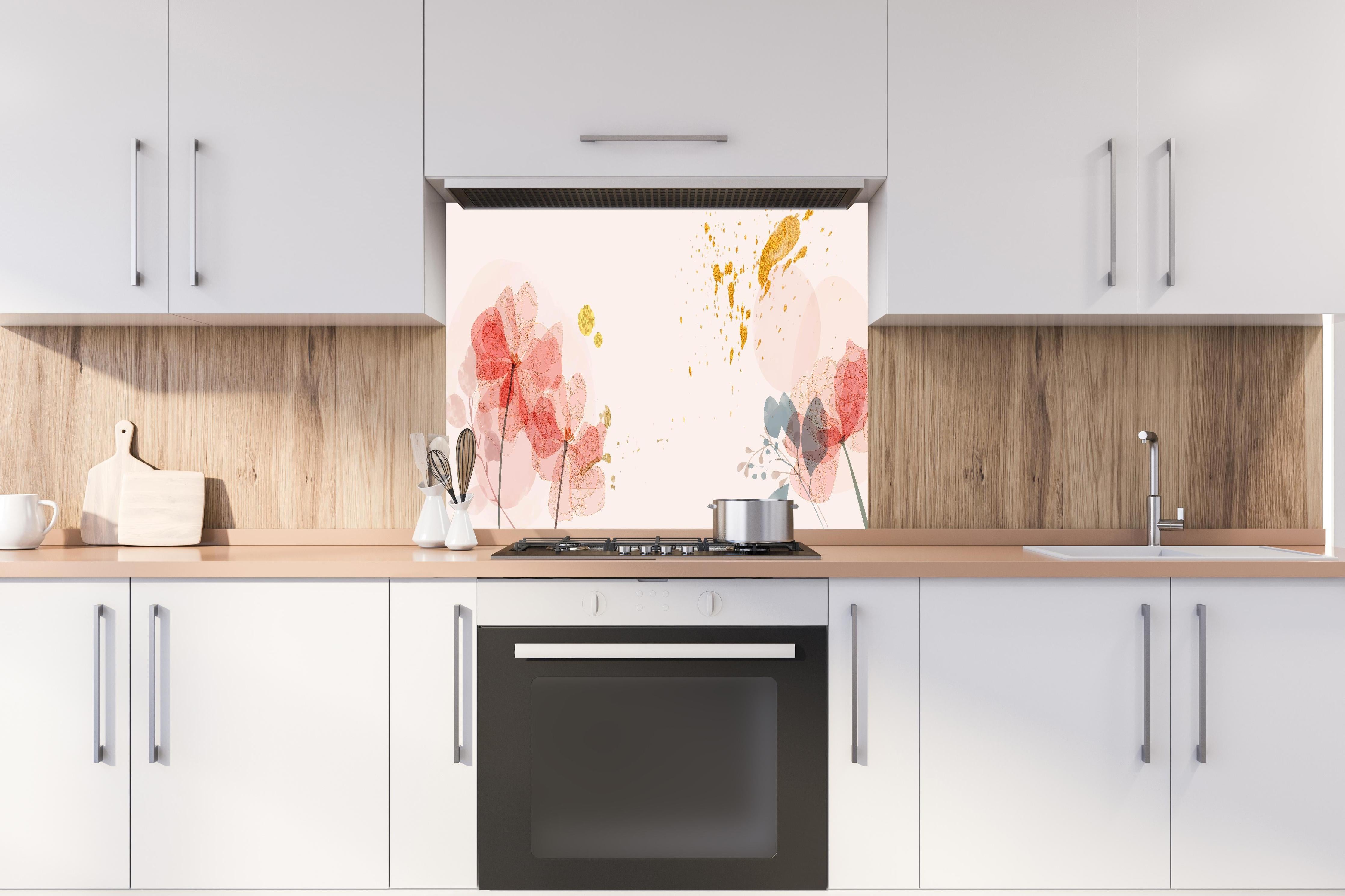 Spritzschutz - Zarte Aquarell Blumen in Pastellfarben hinter einem Cerankochfeld zwischen Holz-Kochutensilien