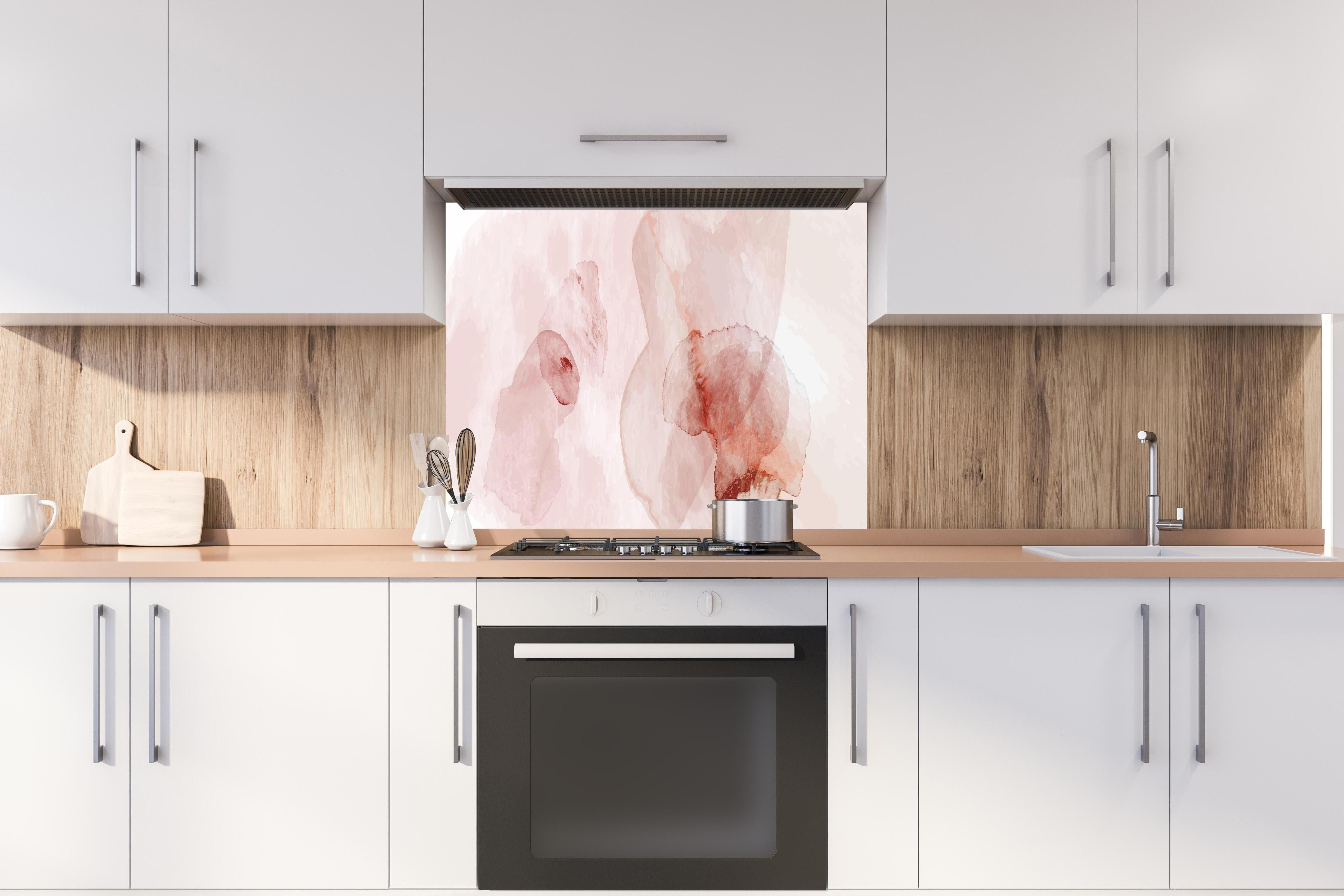 Spritzschutz - Zarte Wasserfarben Kunst in Rosatönen hinter einem Cerankochfeld zwischen Holz-Kochutensilien