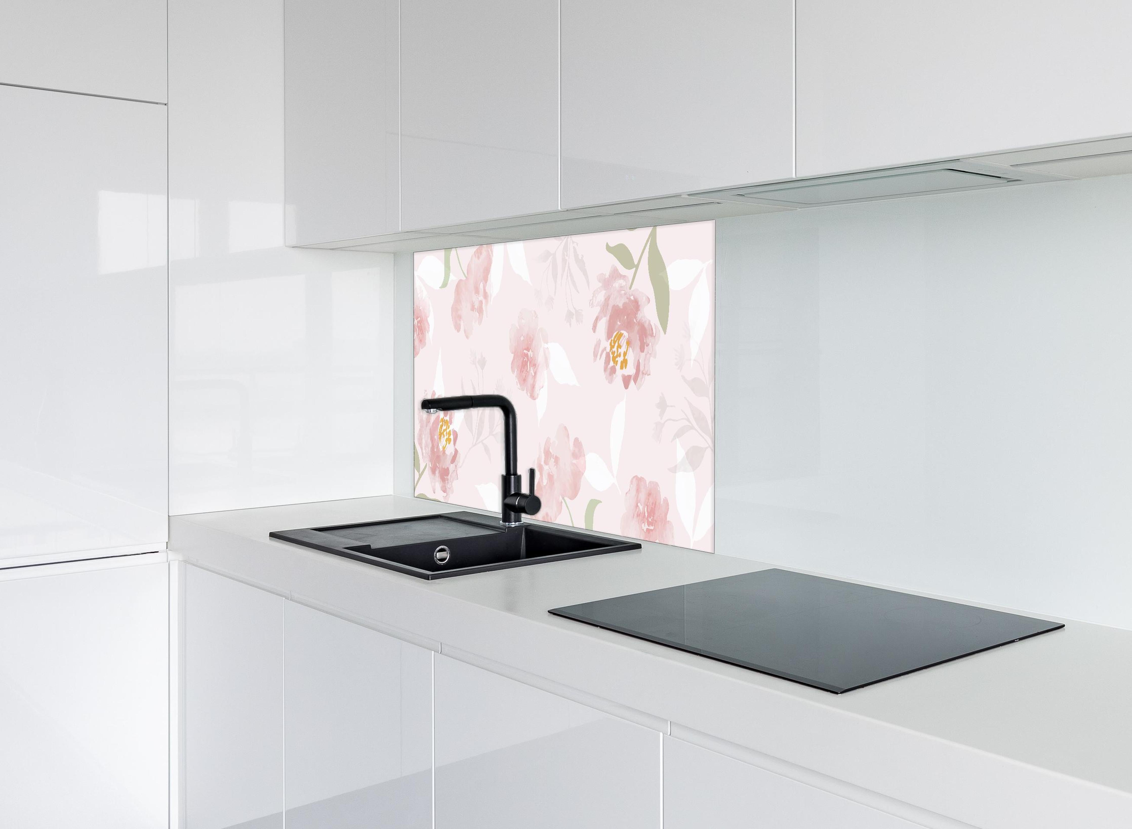 Spritzschutz - Zartes Rosa-Beige Blüten Aquarellmuster hinter einem Cerankochfeld zwischen Holz-Kochutensilien