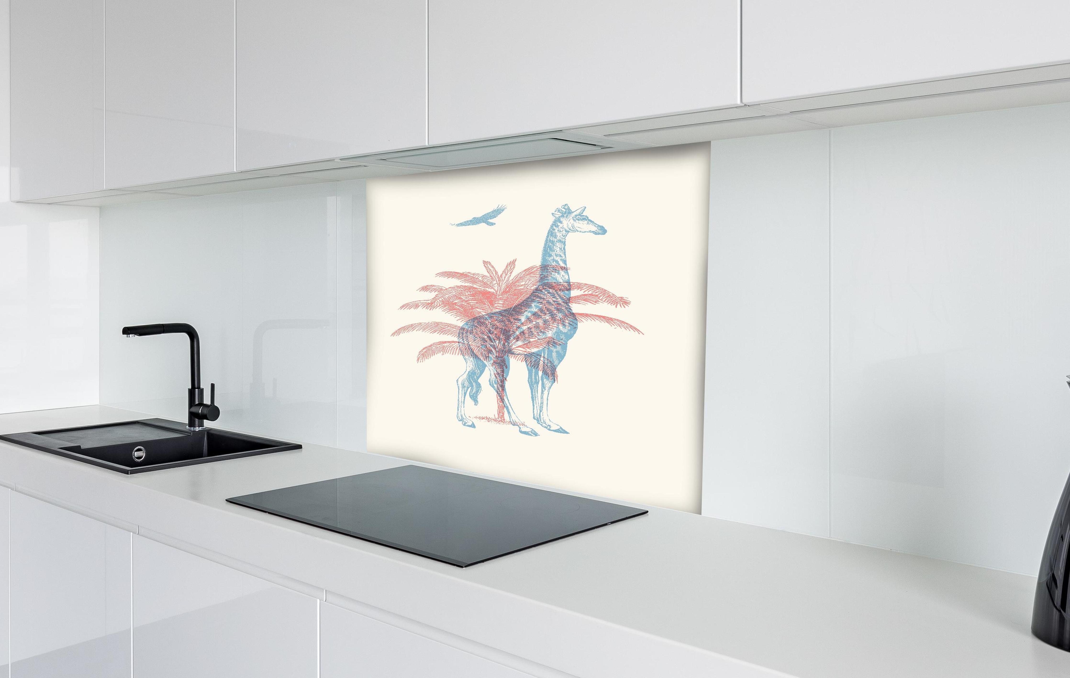 Spritzschutz - Zeichnung einer Giraffe - Moderne Kunst hinter einem Cerankochfeld zwischen Holz-Kochutensilien