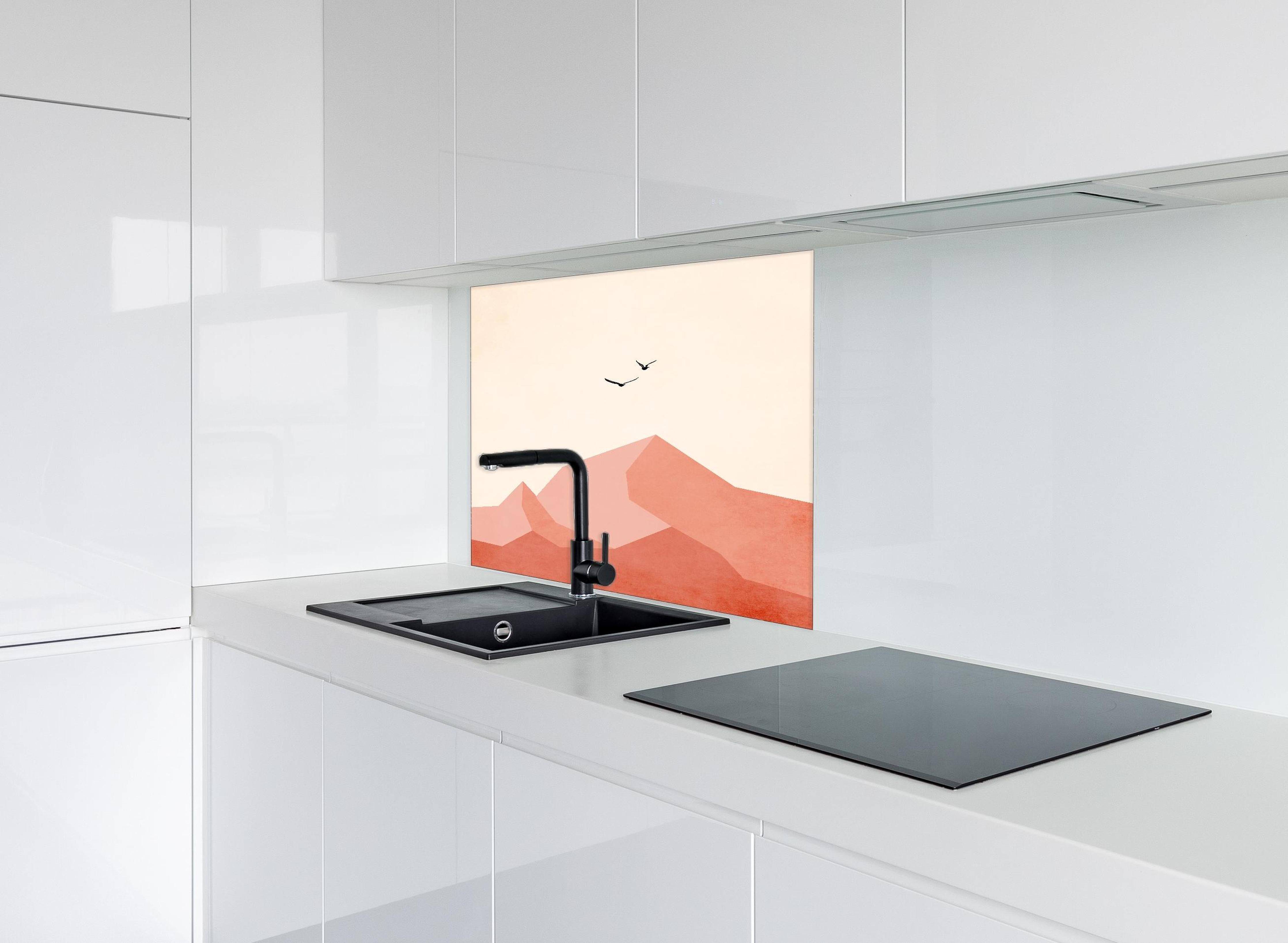 Spritzschutz - Zugspitze - Moderne Darstellung hinter einem Cerankochfeld zwischen Holz-Kochutensilien