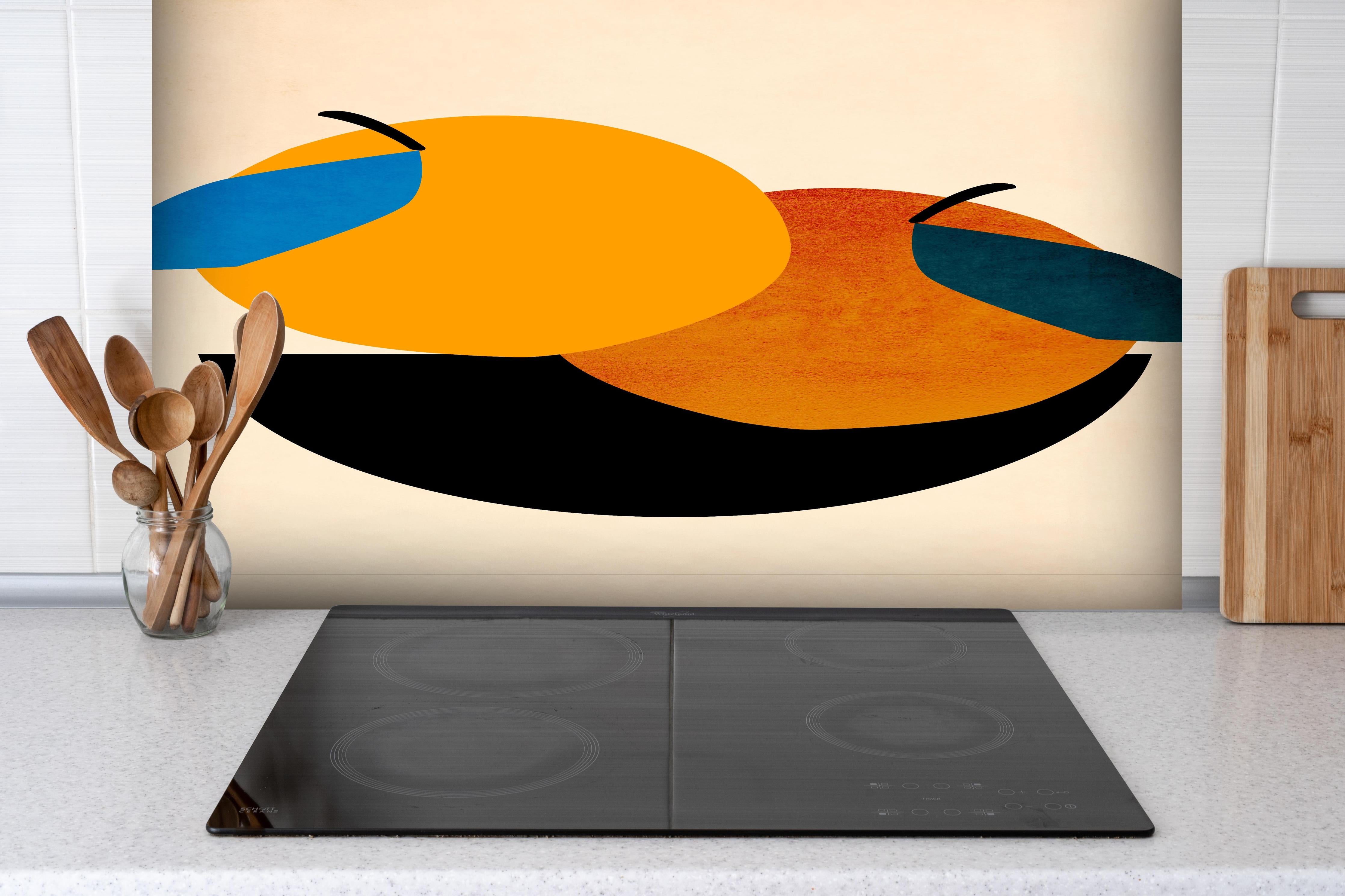 Spritzschutz - Zwei Orangen - Zeichnung hinter einem Cerankochfeld zwischen Holz-Kochutensilien