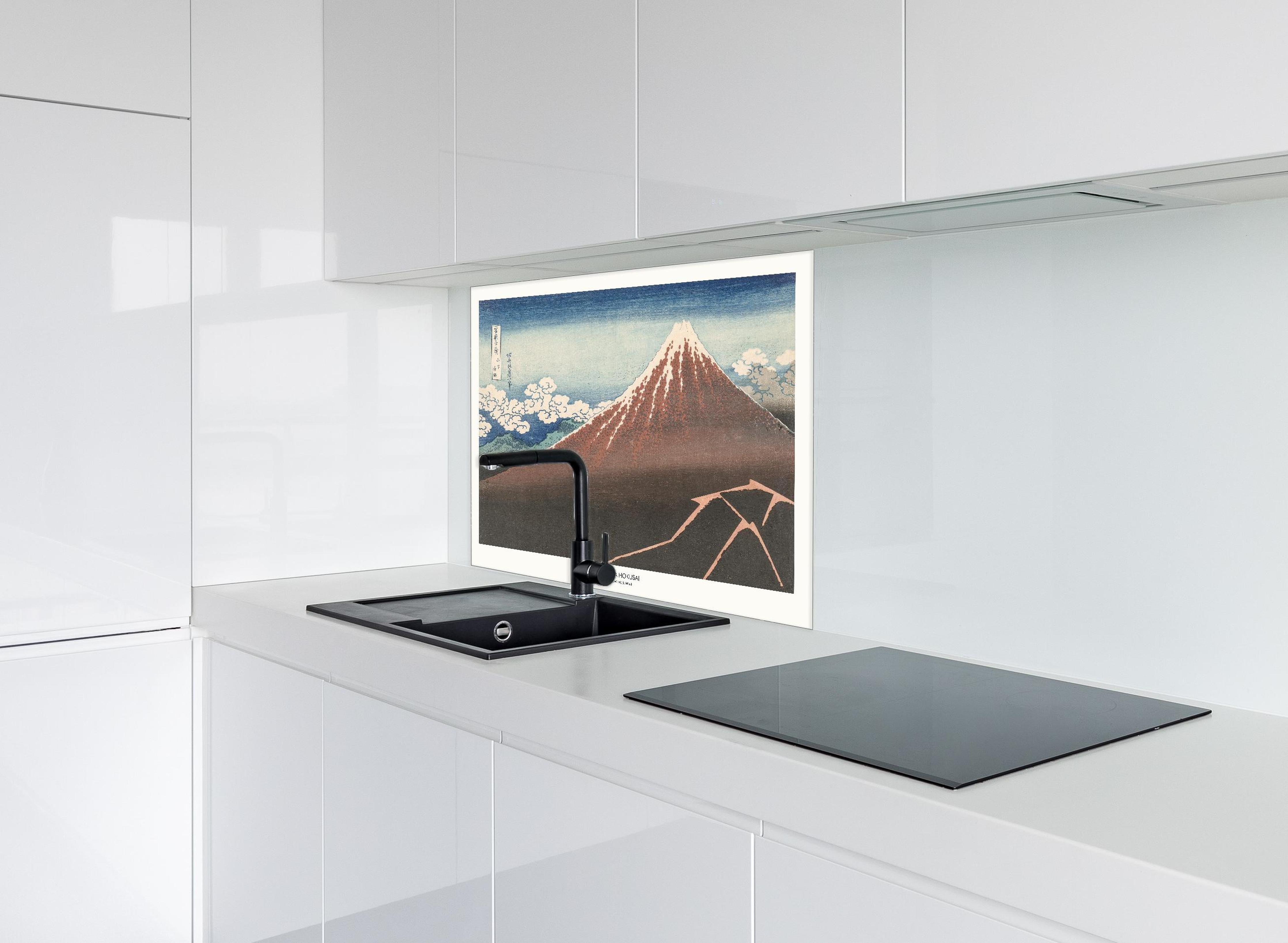 Spritzschutz - "Shower Below Summit" - Japan hinter einem Cerankochfeld zwischen Holz-Kochutensilien