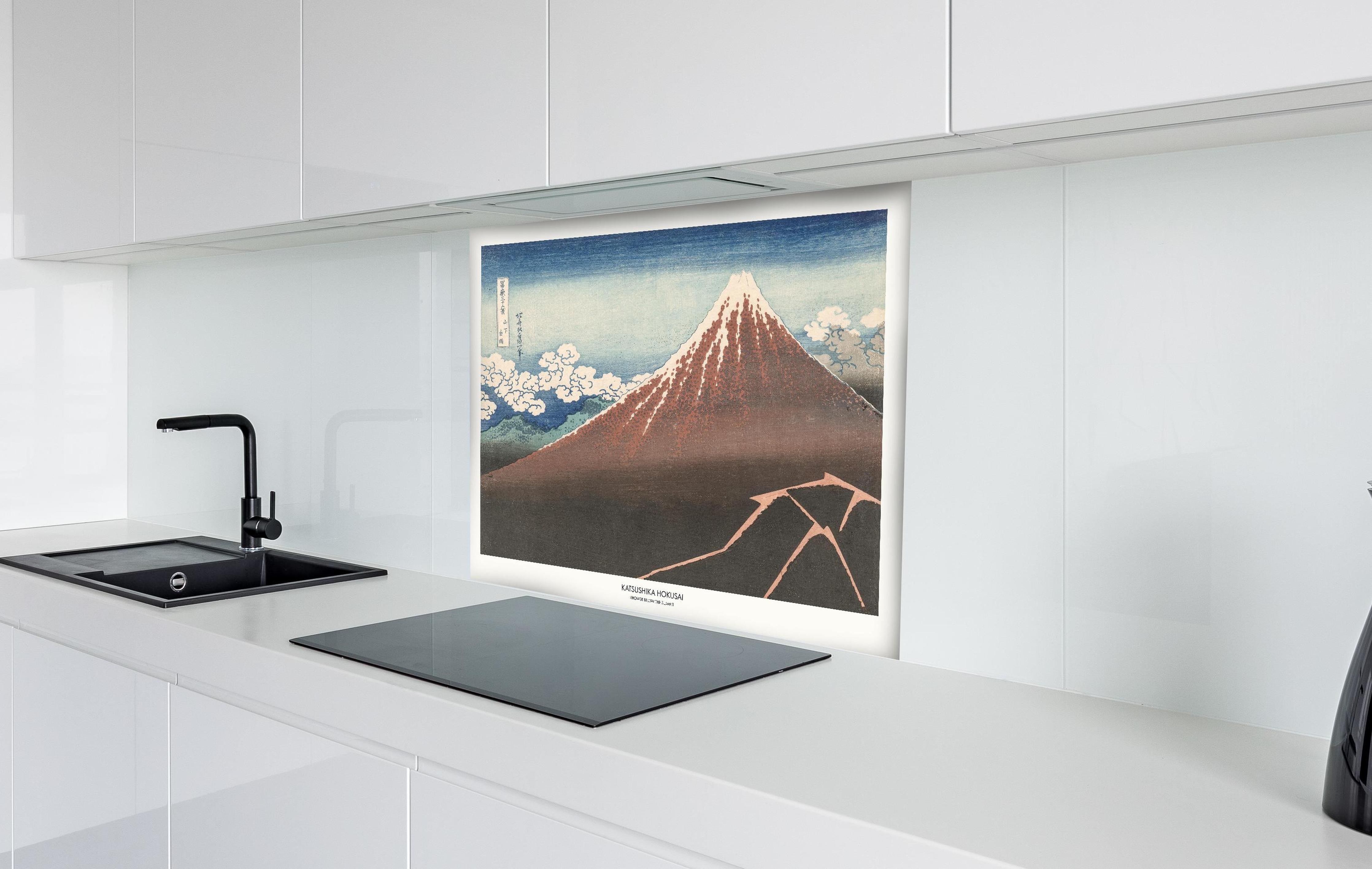 Spritzschutz - "Shower Below Summit" - Japan hinter einem Cerankochfeld zwischen Holz-Kochutensilien