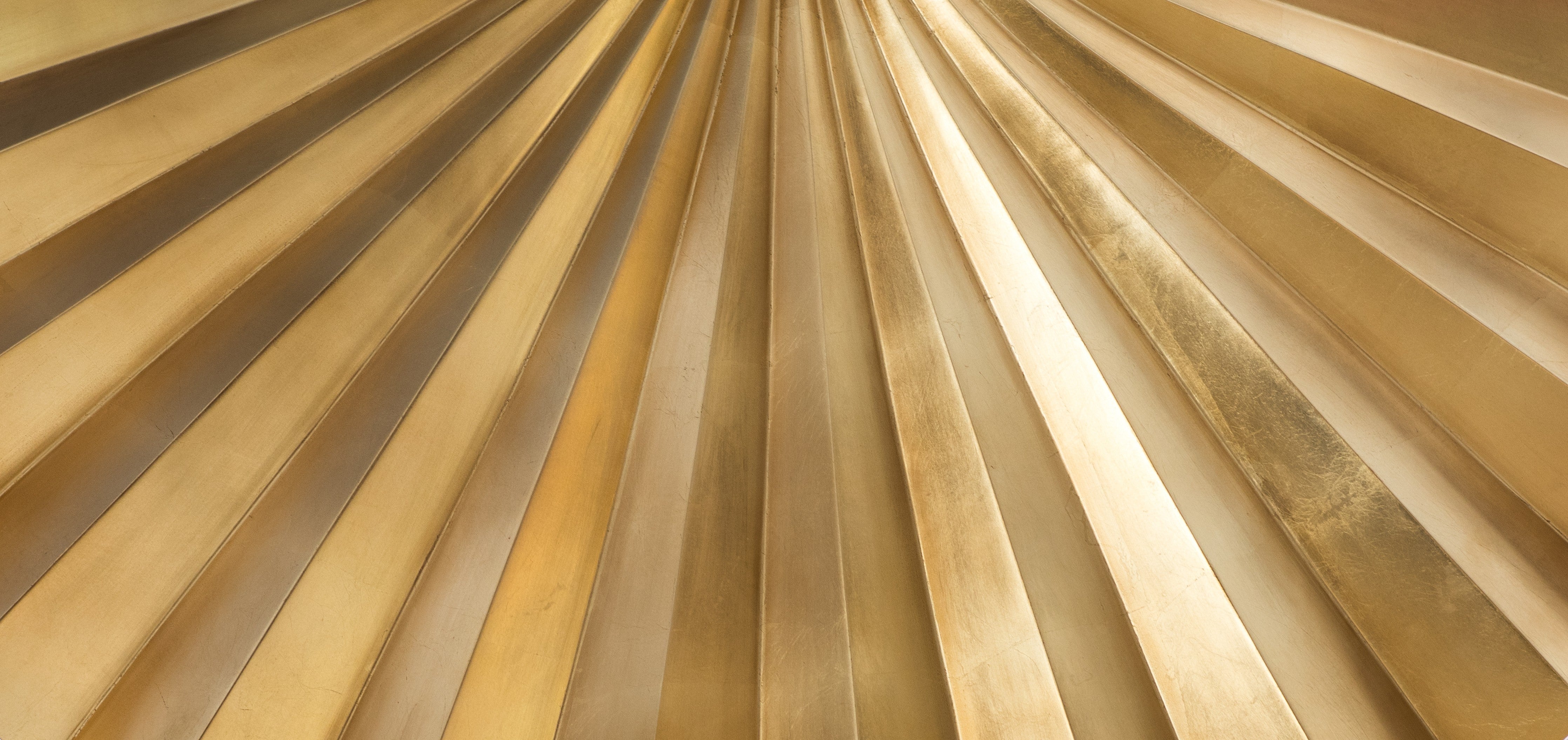WC-Rückwand-Goldene Fächerstruktur Metallic