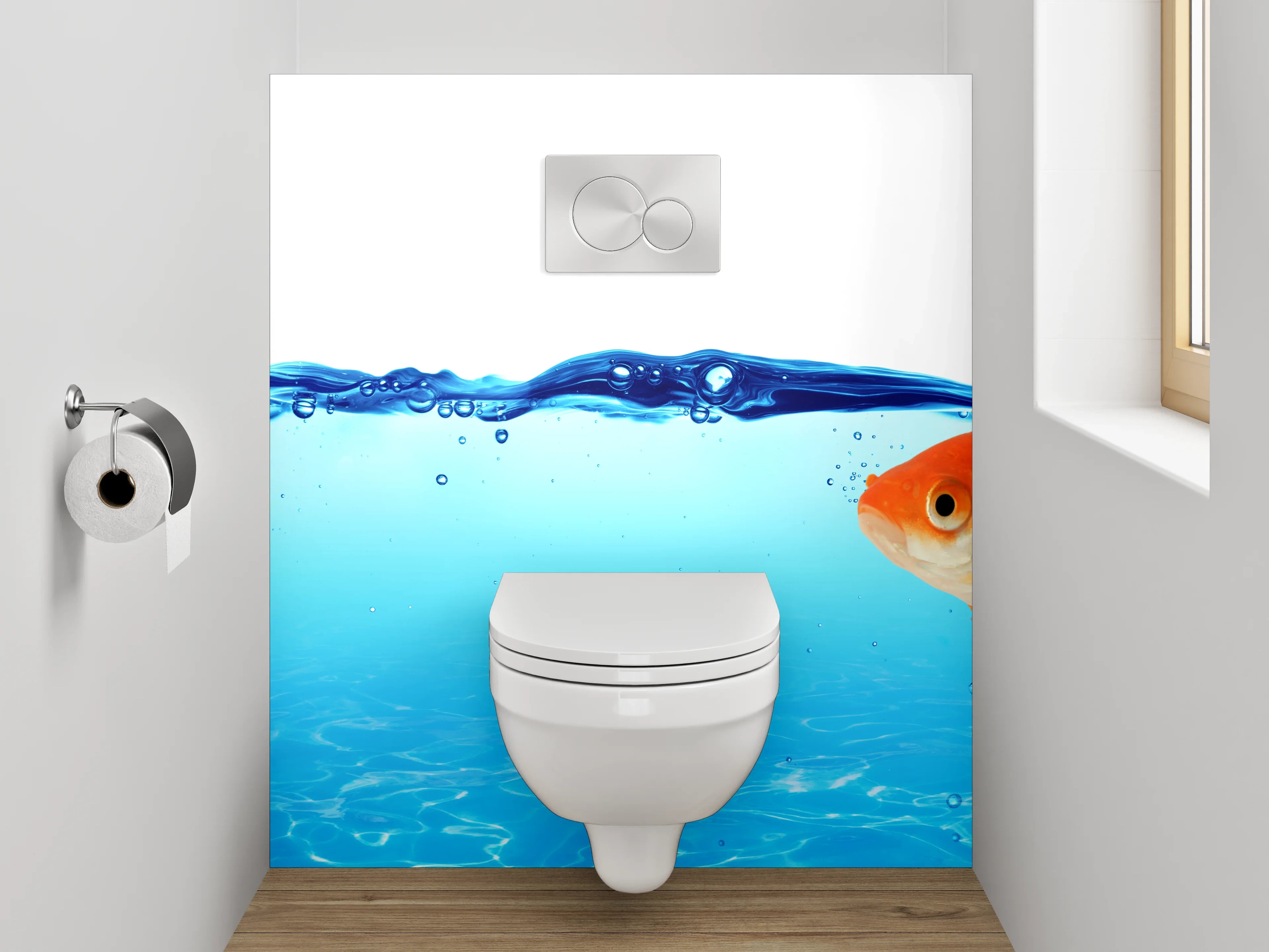 WC-Rückwand - Goldfisch mit Haifischflosse im Wasser