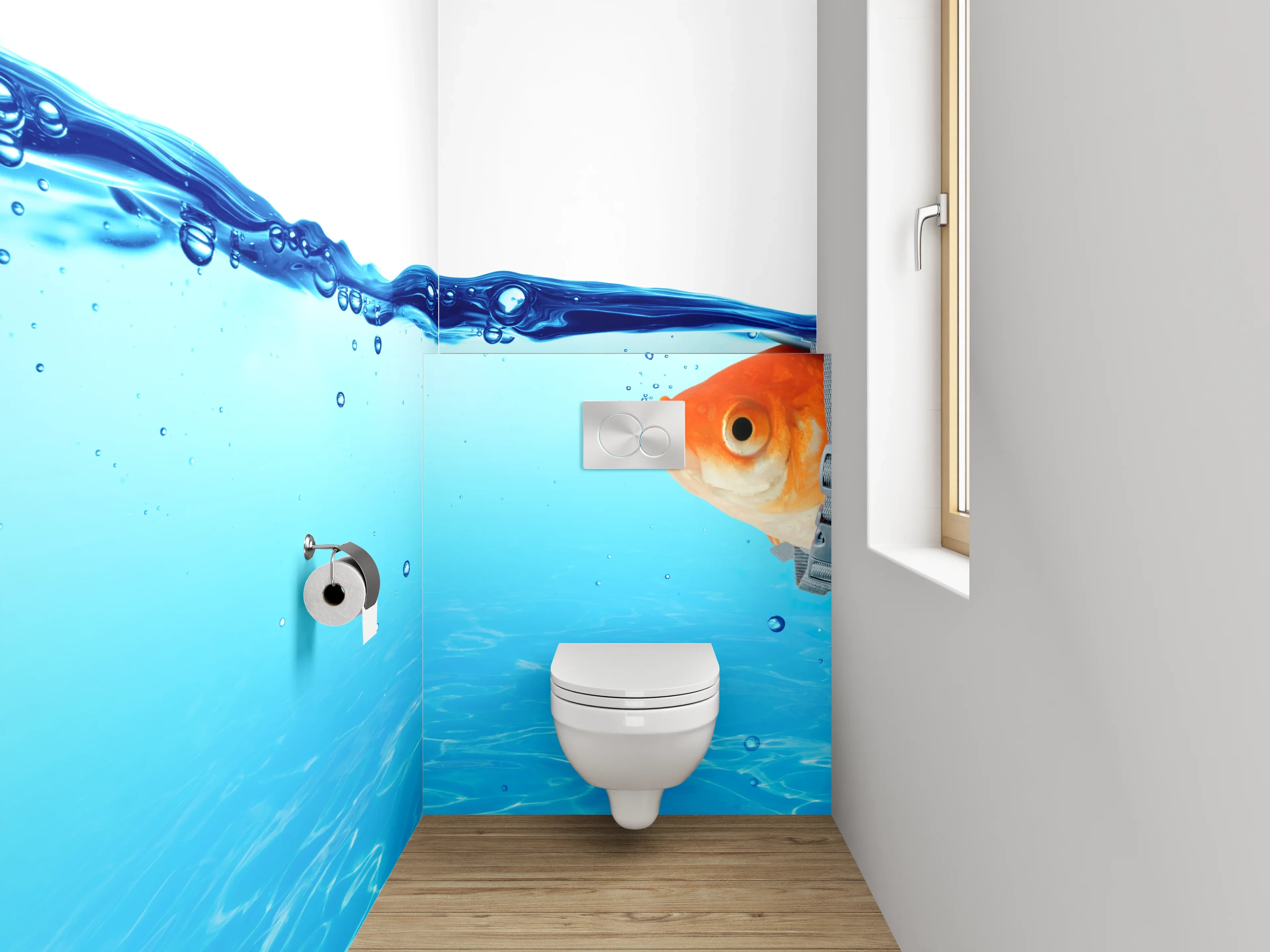 WC-Rückwand - Goldfisch mit Haifischflosse im Wasser