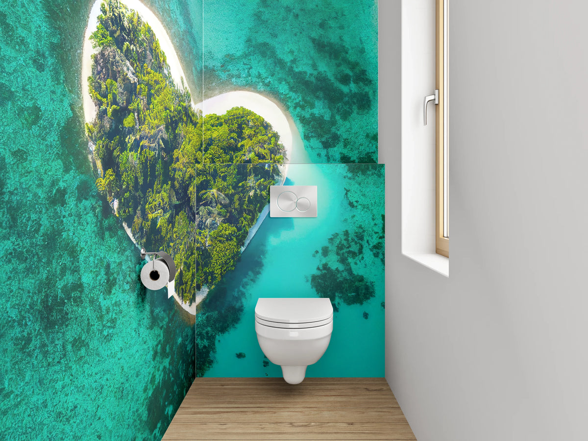 WC-Rückwand - Herzförmige Insel im türkisblauen Meer
