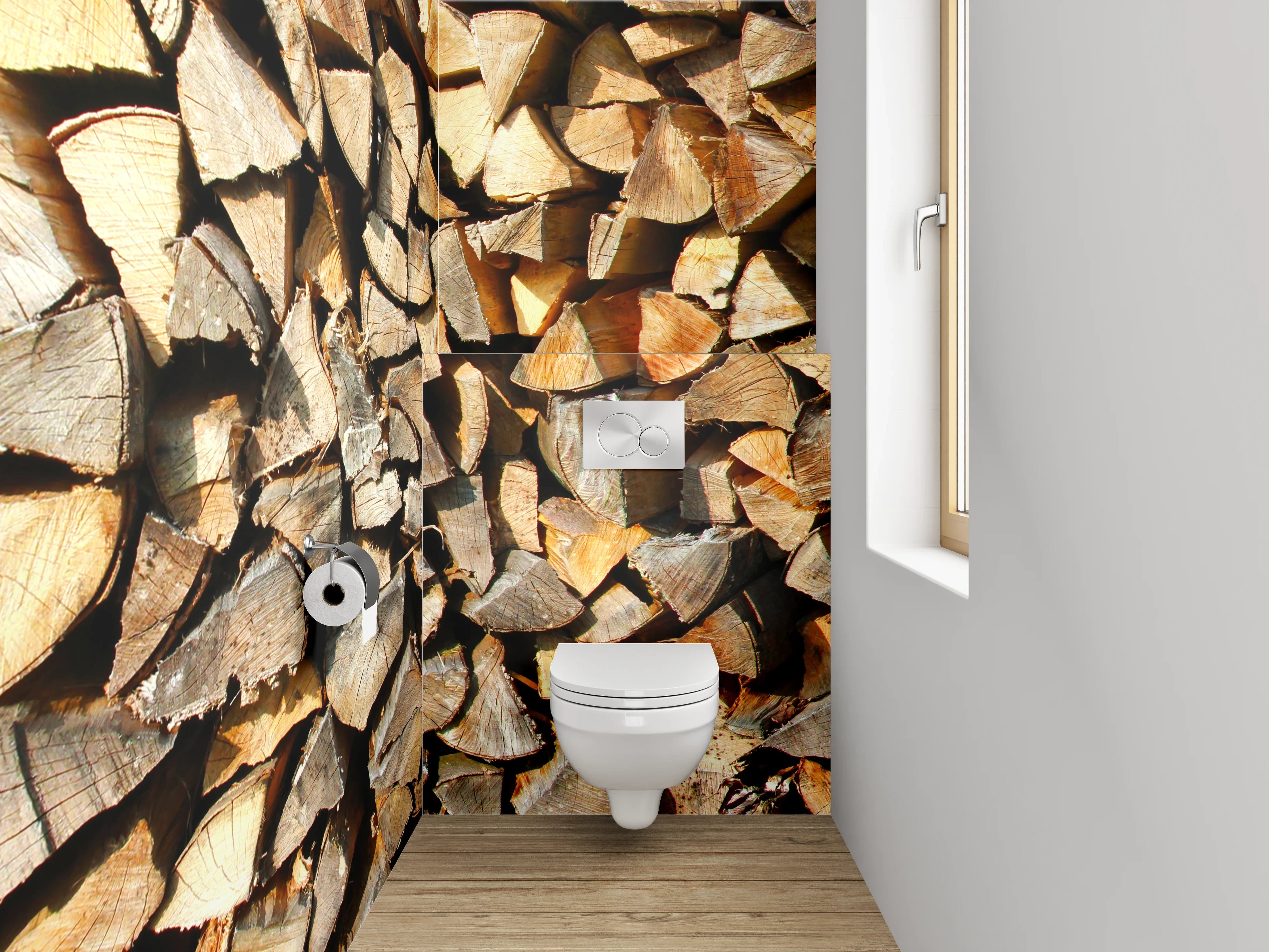WC-Rückwand - Holzstapel in warmen Brauntönen