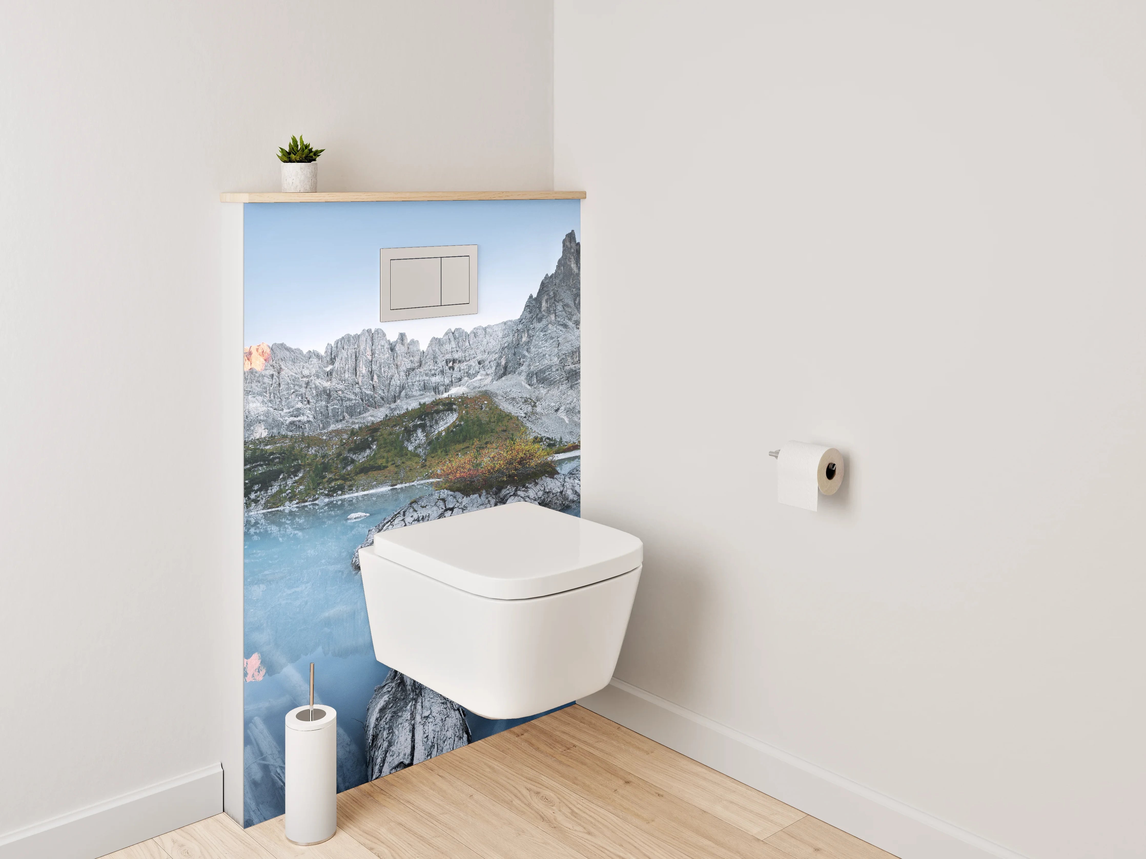 WC-Rückwand - Kristallklarer Bergsee und Felsgipfel