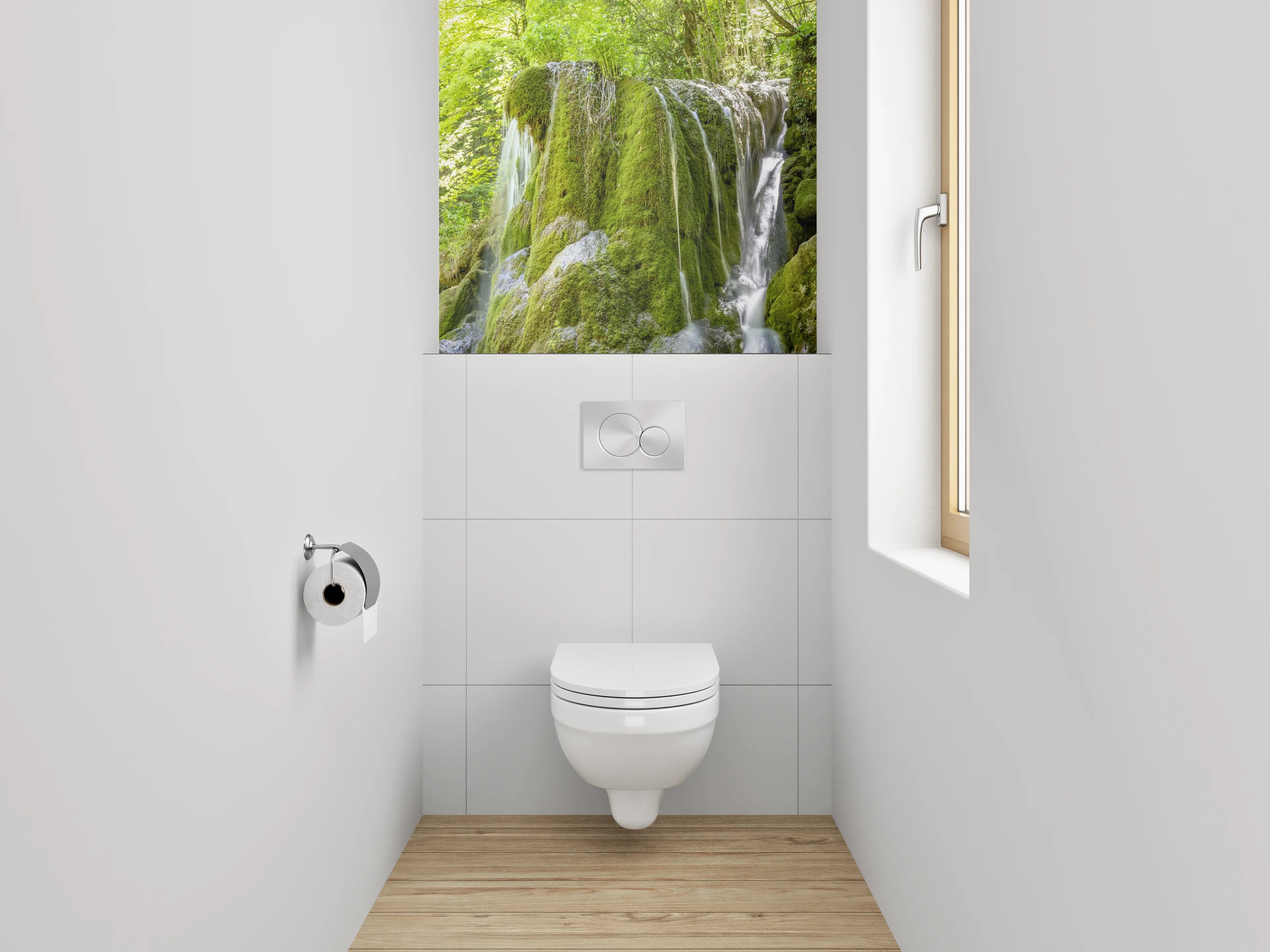 WC-Rückwand - Moosbedeckter Wasserfall im Wald
