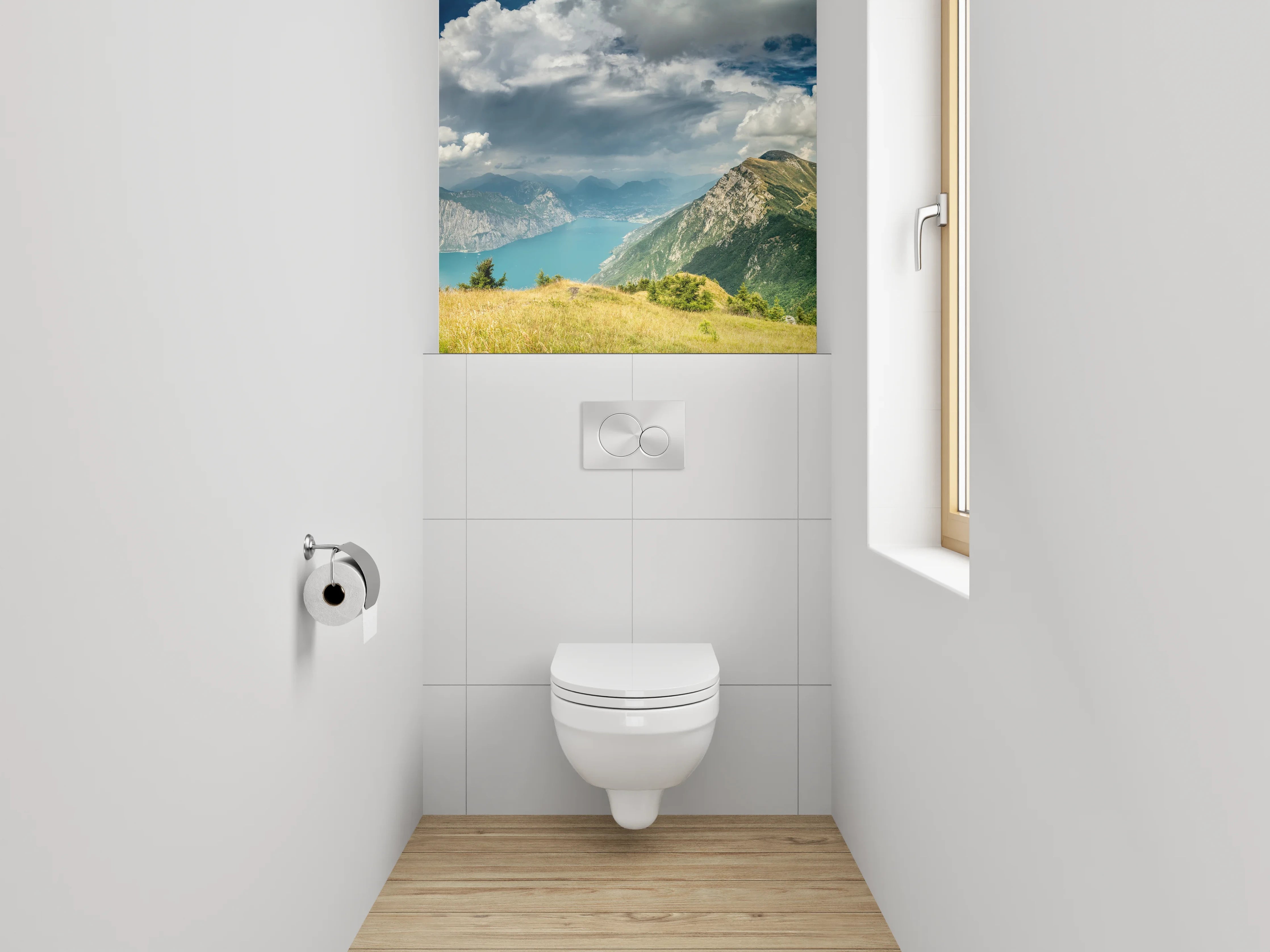 WC-Rückwand - Panorama Blick auf Alpengipfel und See