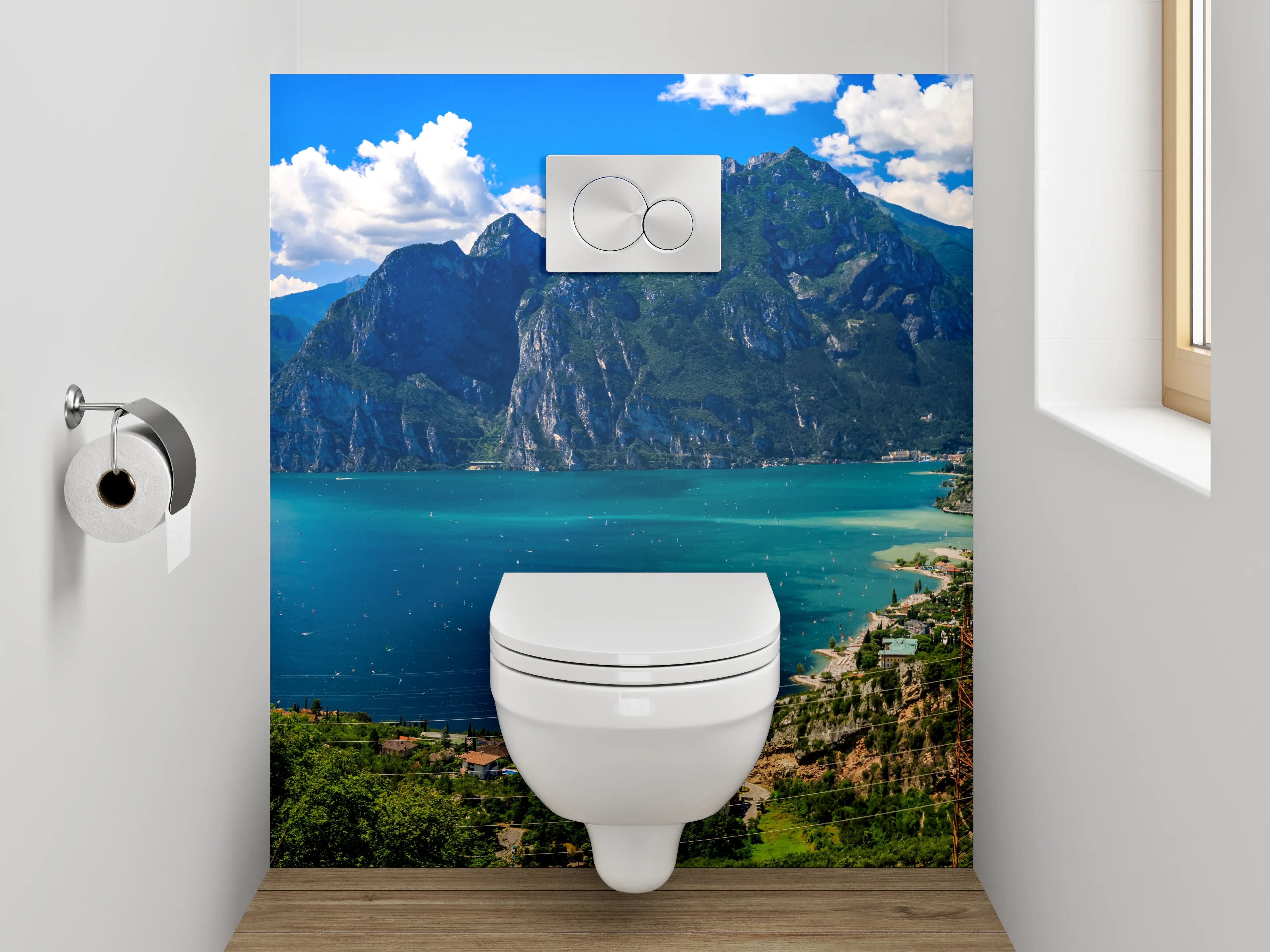 WC-Rückwand - Panoramablick Gardasee mit Bergen