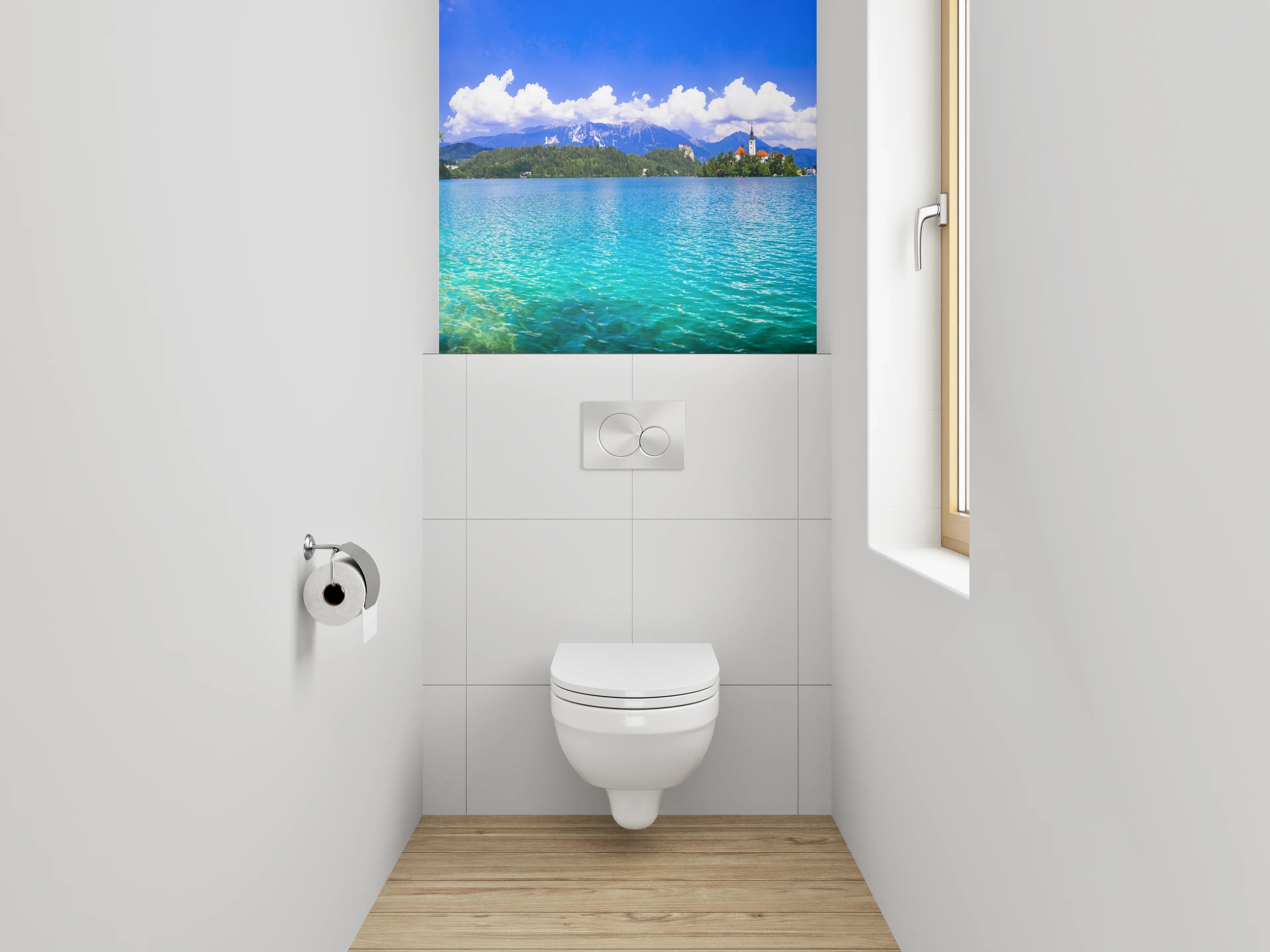 WC-Rückwand - Panoramablick auf türkisblauen Bergsee