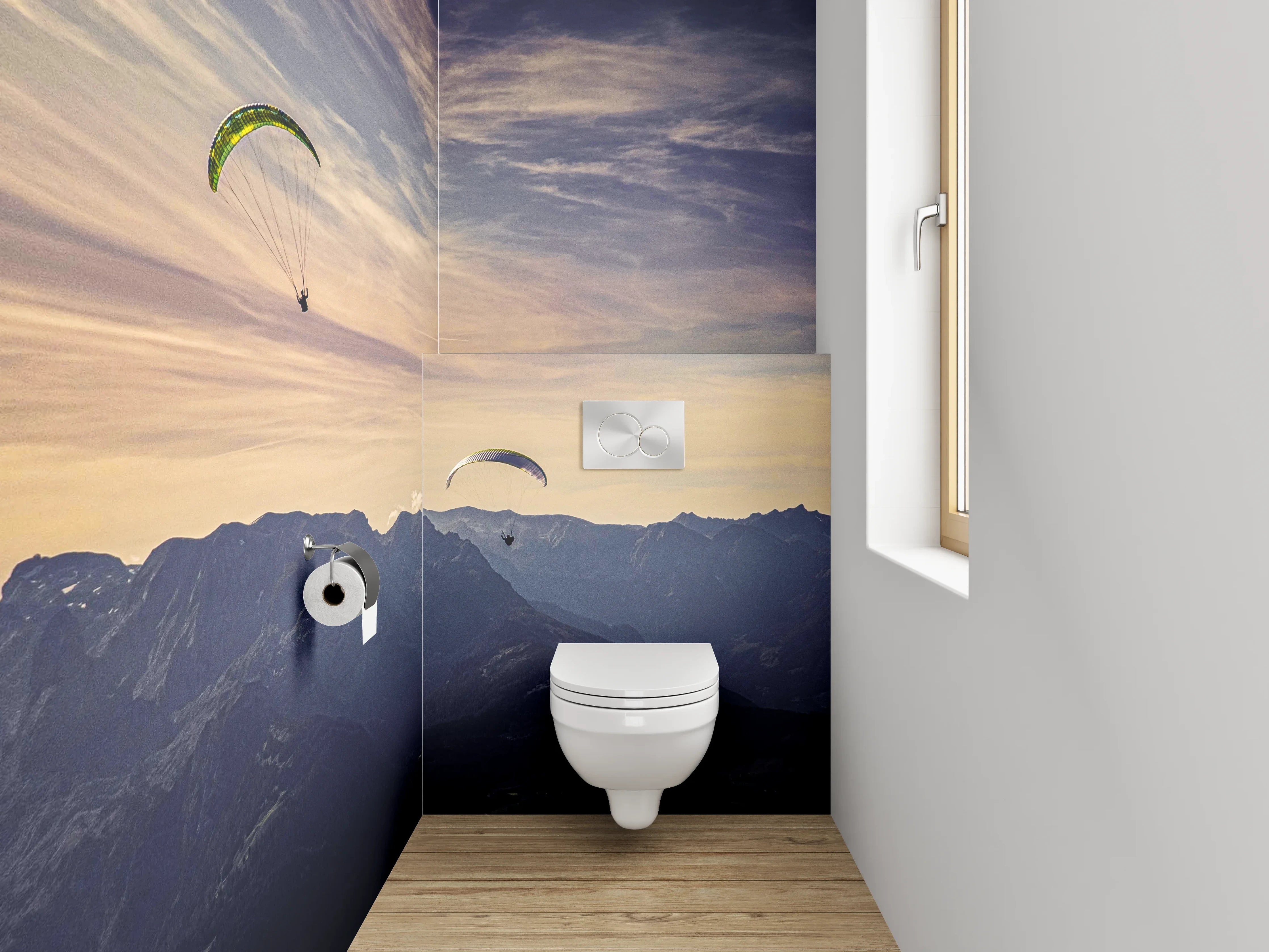 WC-Rückwand - Paragliding über malerische Berge