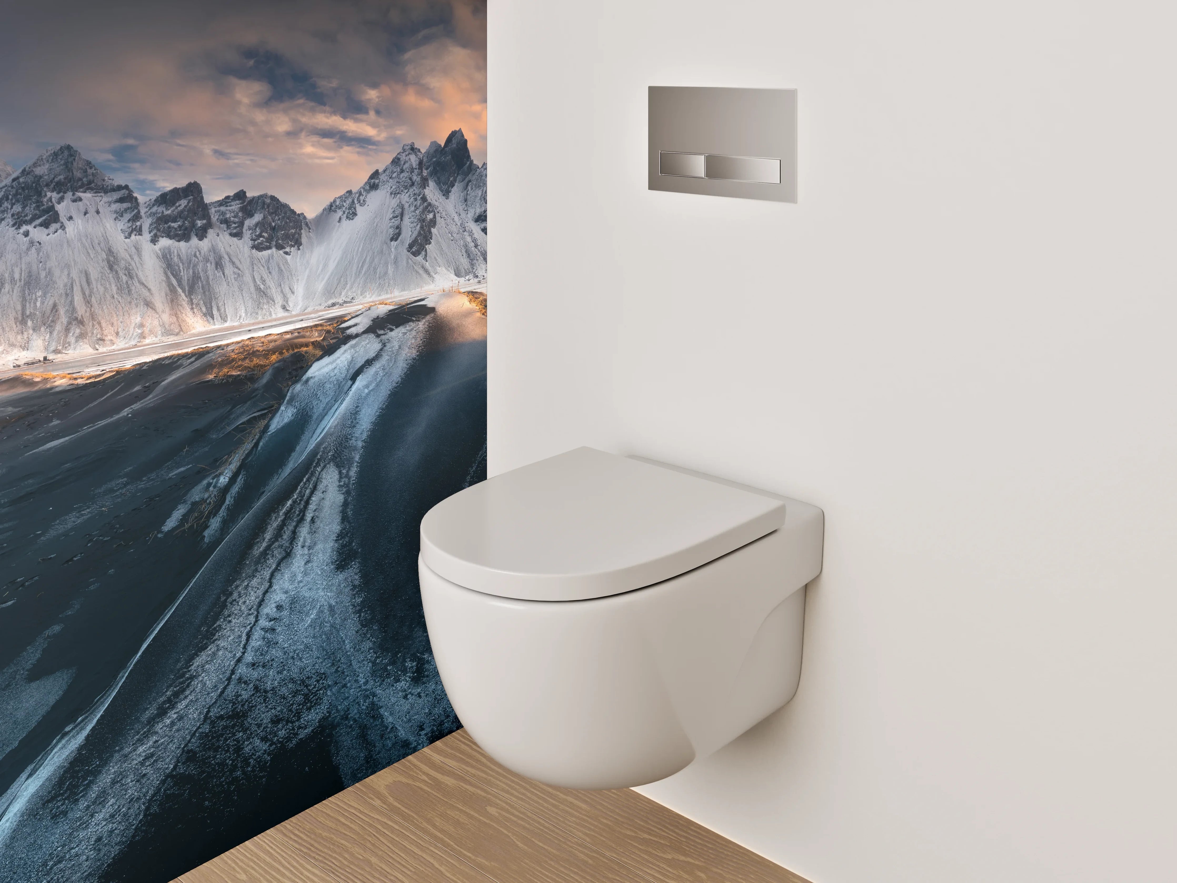 WC-Rückwand - Schwarzer Sandstrand mit schneebedeckten Bergen