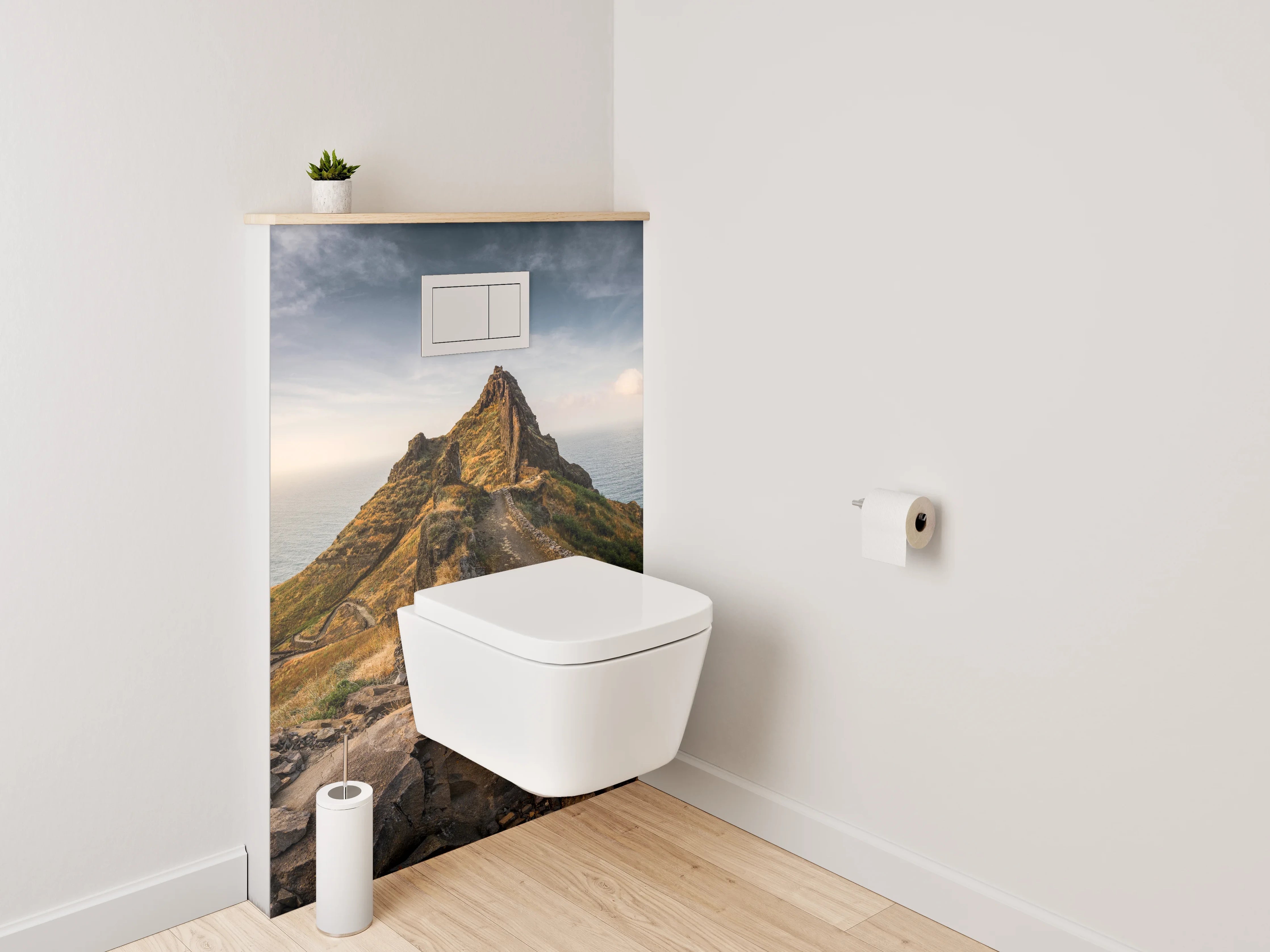 WC-Rückwand - Spektakuläre Berglandschaft am Meer