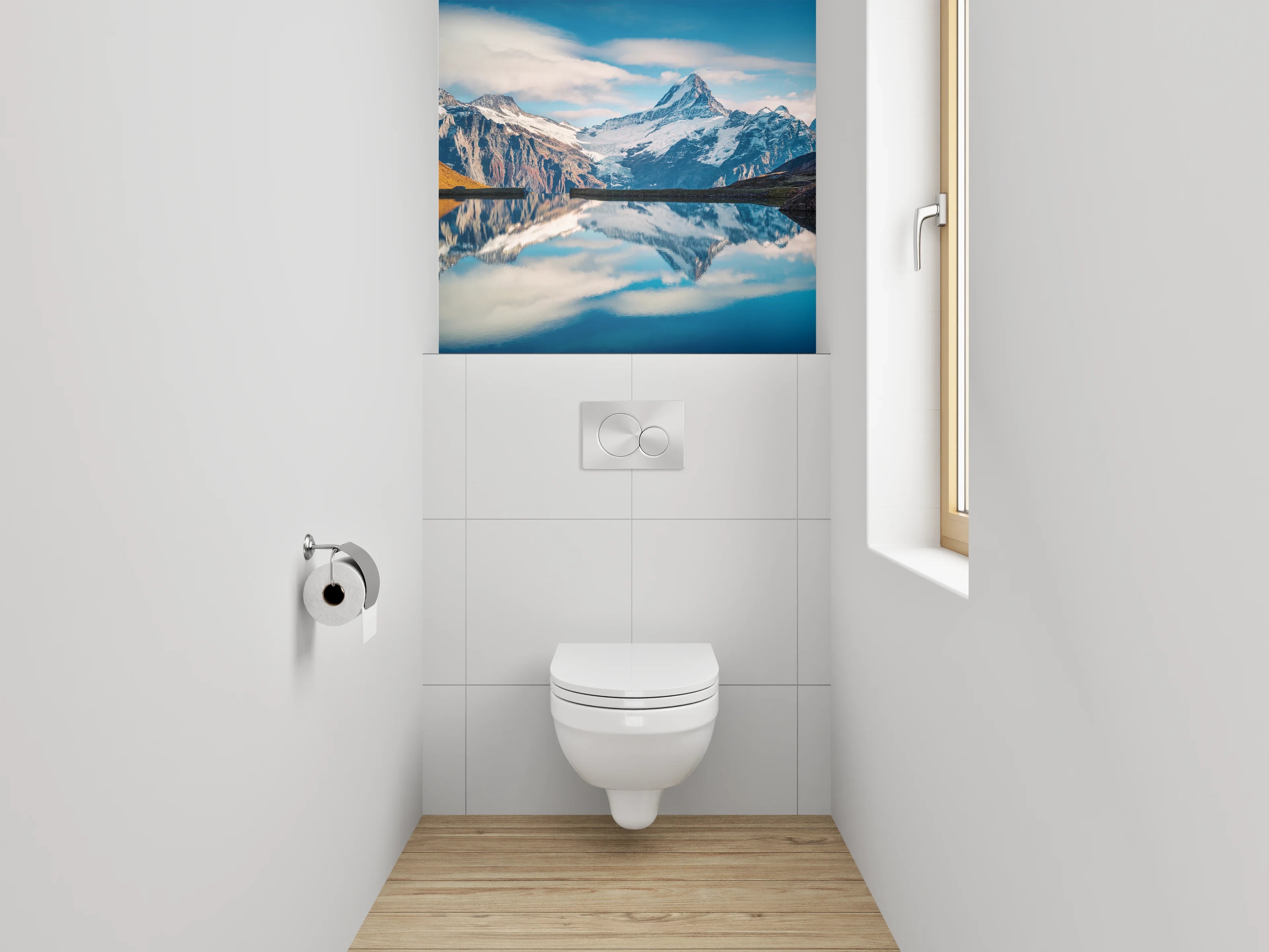 WC-Rückwand - Spiegelnde Berglandschaft am See