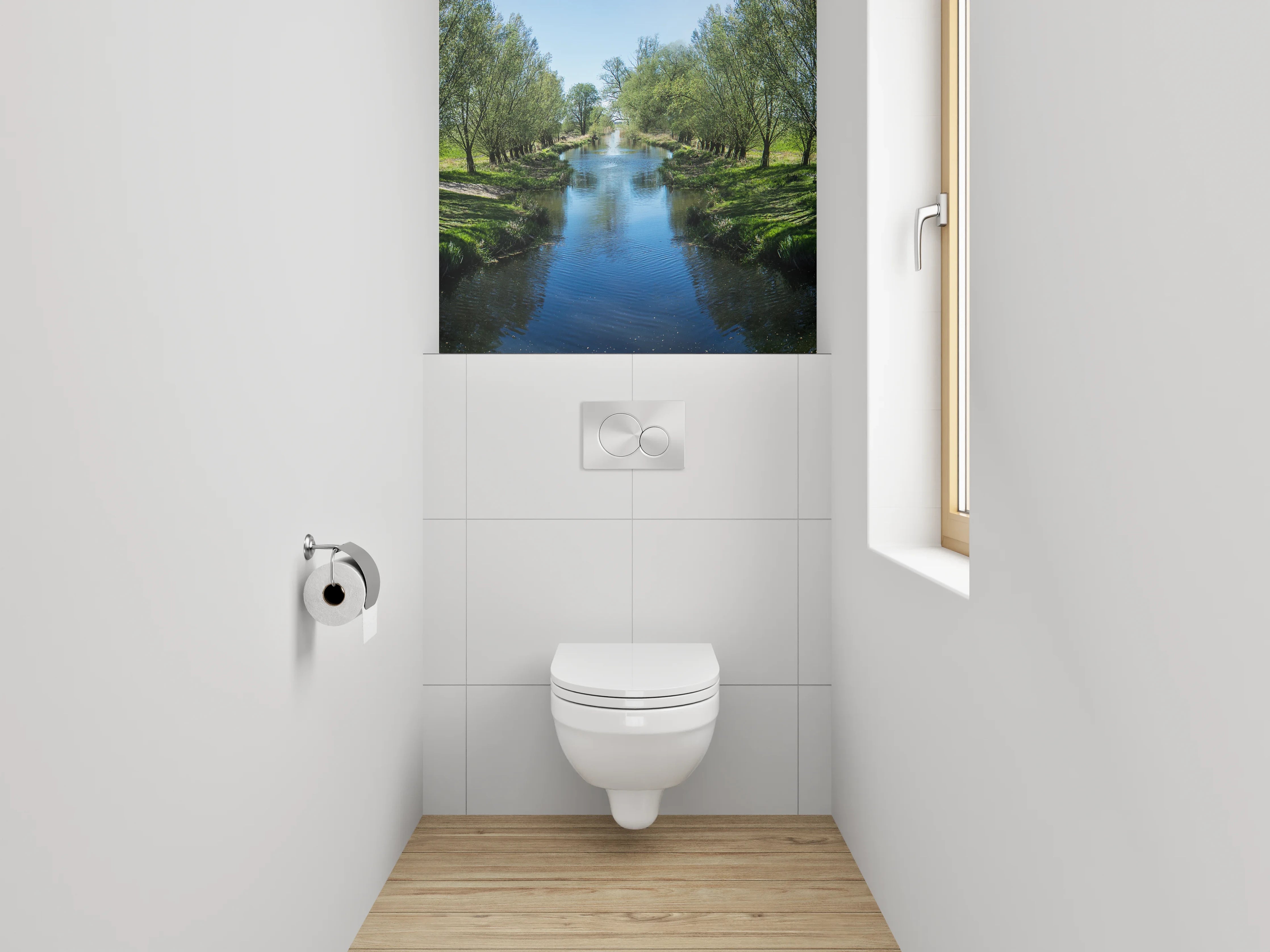 WC-Rückwand - Spiegelnder Kanal mit Bäumen
